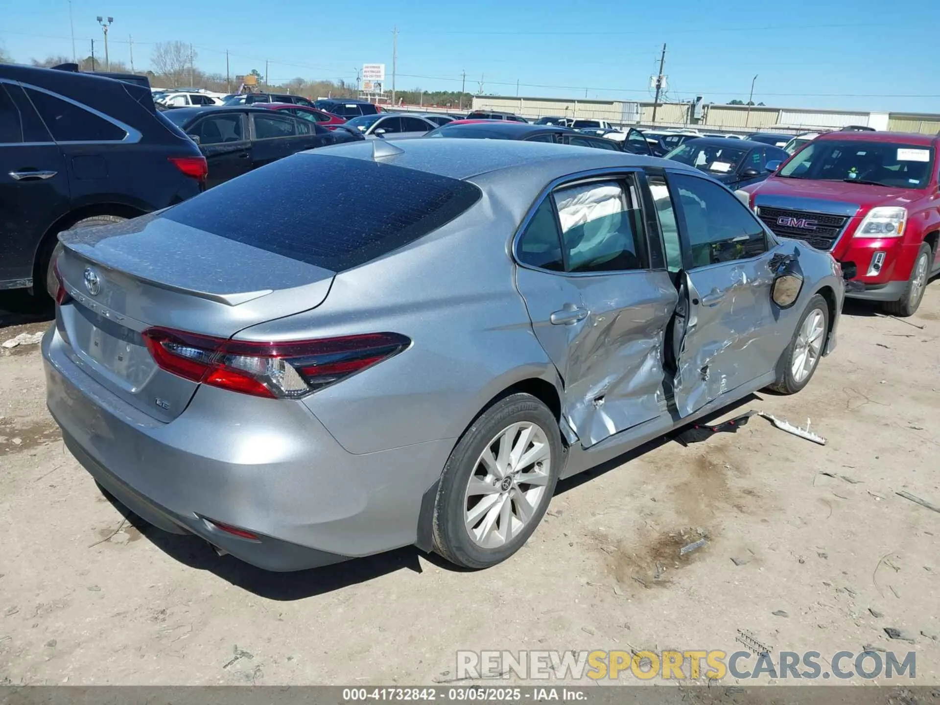 4 Фотография поврежденного автомобиля 4T1C11AK3NU627058 TOYOTA CAMRY 2022