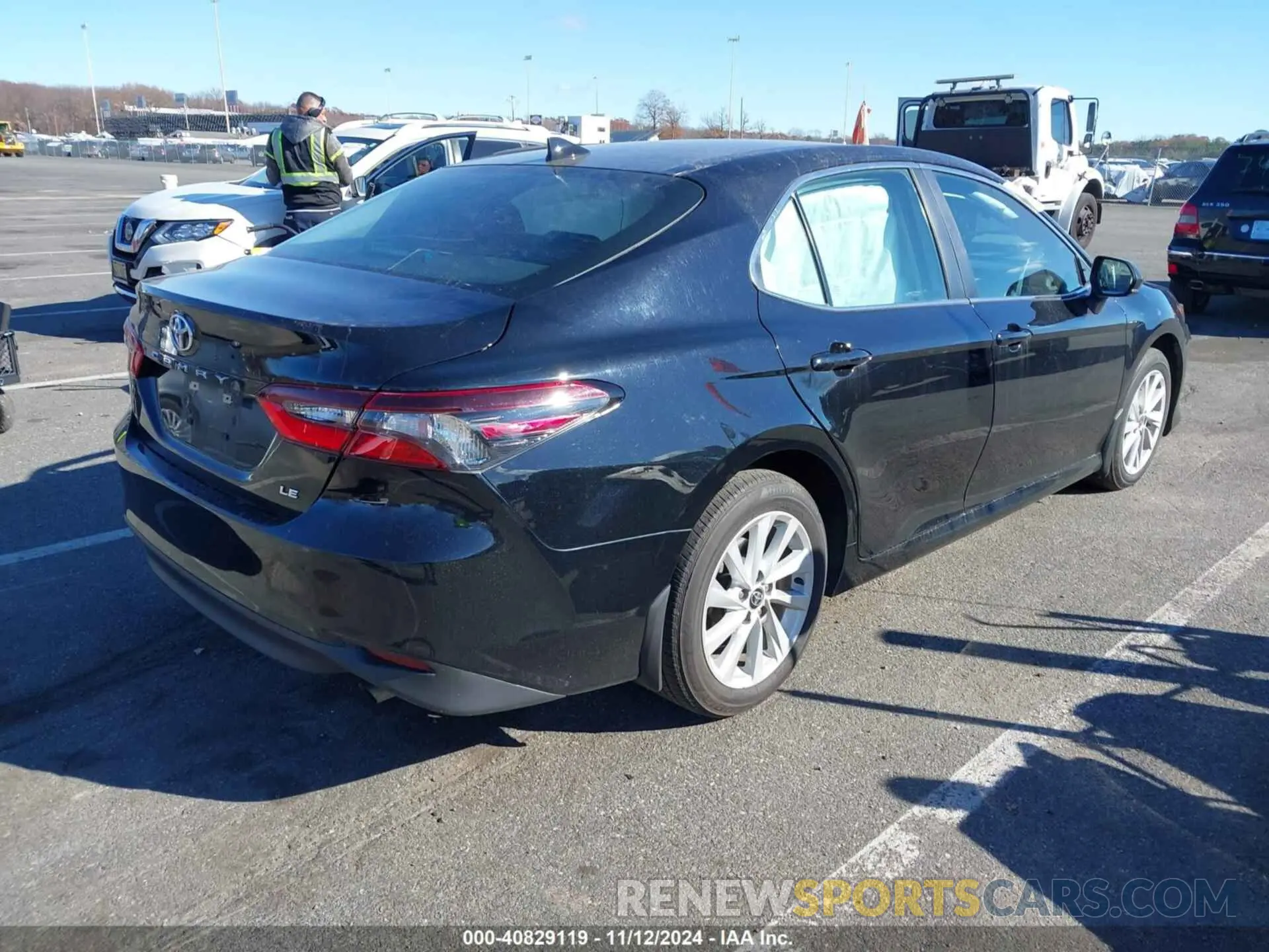 4 Photograph of a damaged car 4T1C11AK4NU052047 TOYOTA CAMRY 2022