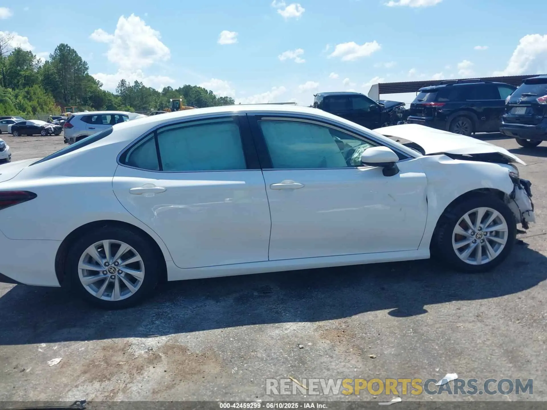14 Photograph of a damaged car 4T1C11AK4NU633161 TOYOTA CAMRY 2022