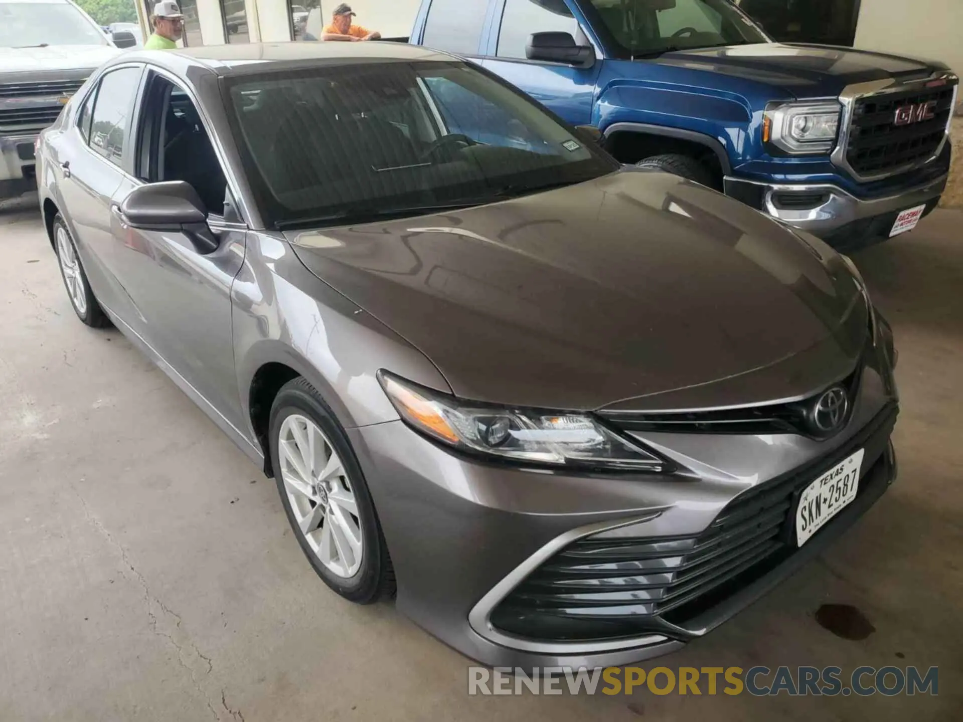 4 Photograph of a damaged car 4T1C11AK4NU678973 TOYOTA CAMRY 2022