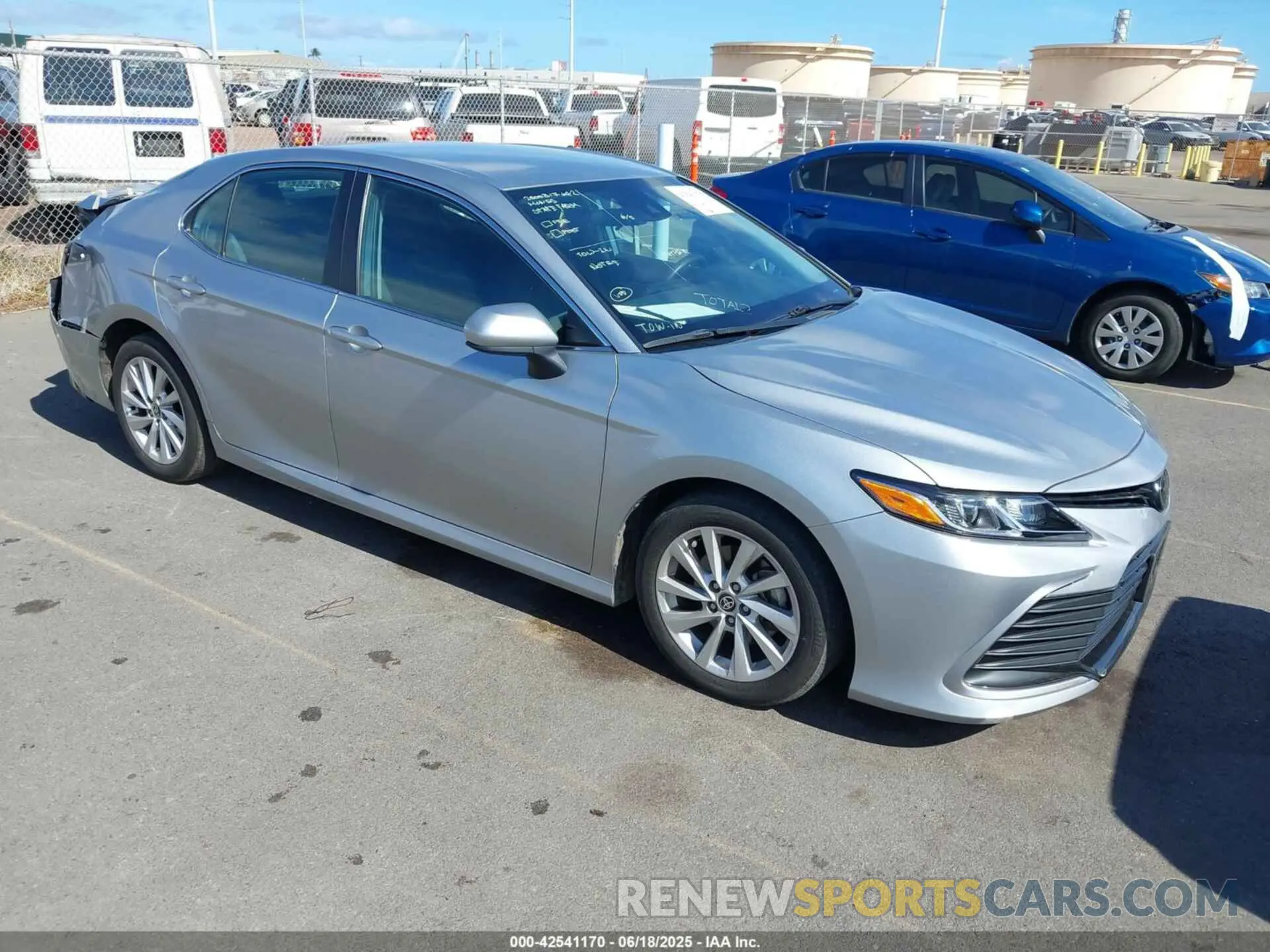 1 Photograph of a damaged car 4T1C11AK4NU681016 TOYOTA CAMRY 2022