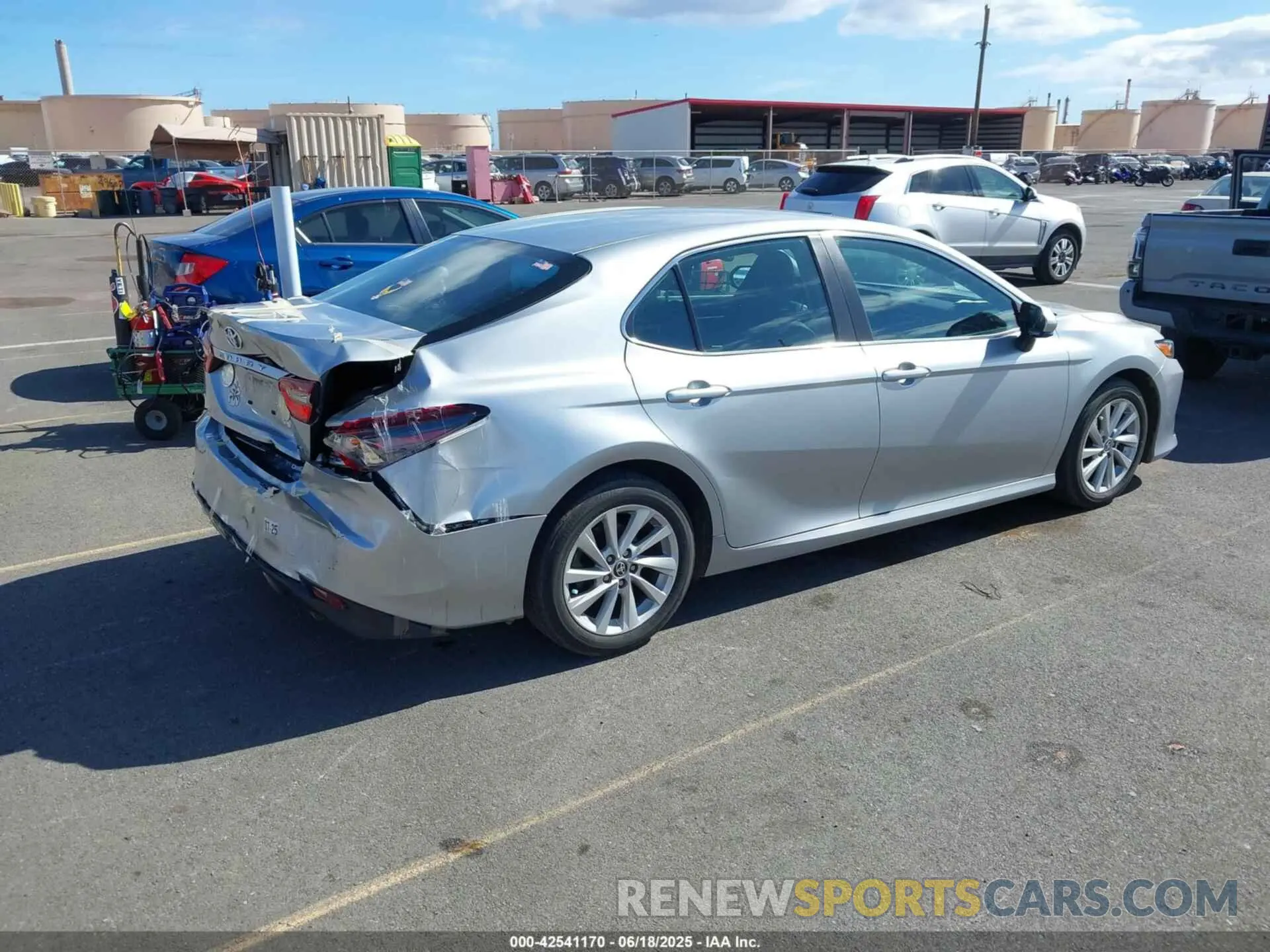 4 Photograph of a damaged car 4T1C11AK4NU681016 TOYOTA CAMRY 2022