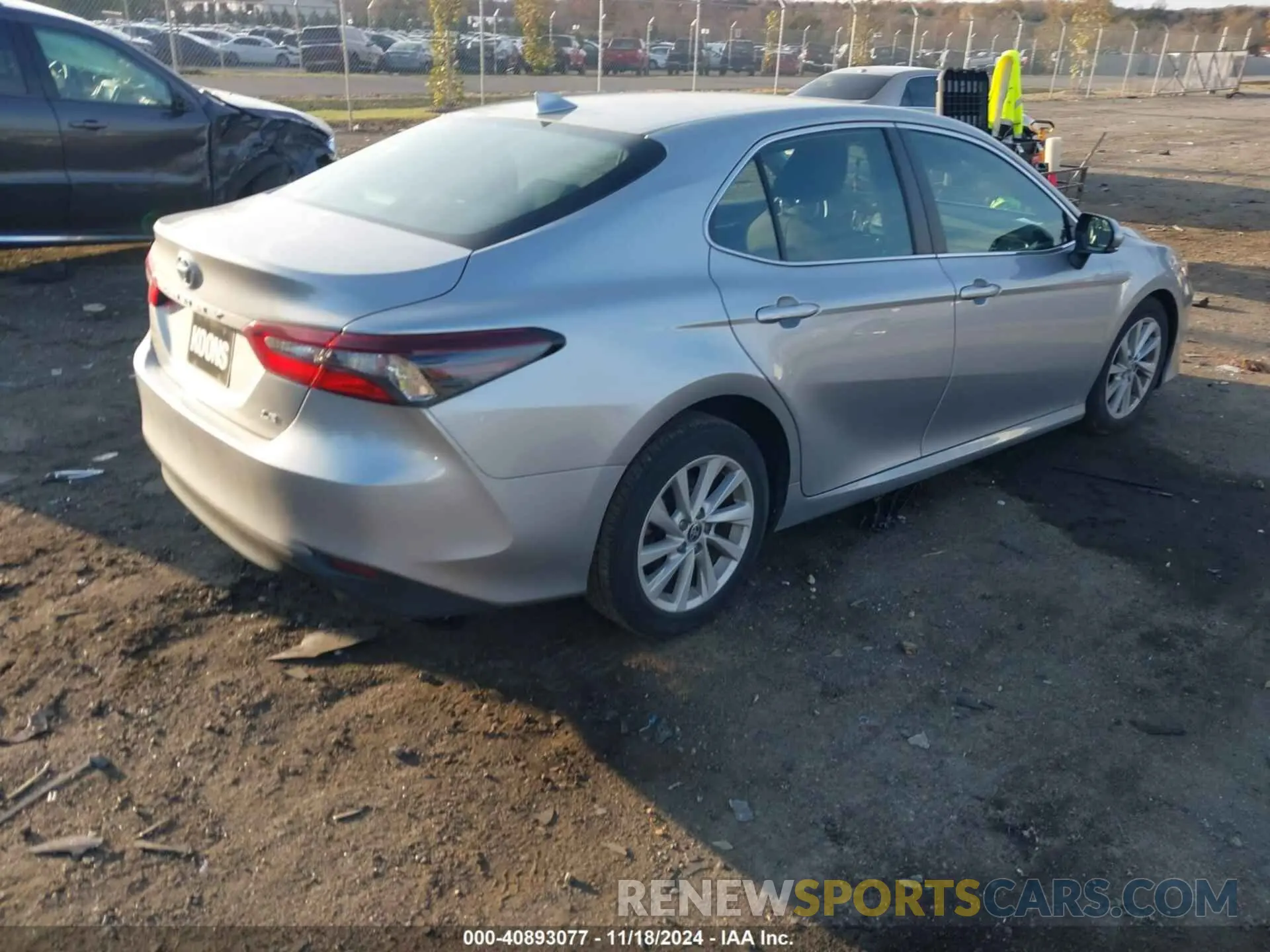 4 Photograph of a damaged car 4T1C11AK4NU685986 TOYOTA CAMRY 2022