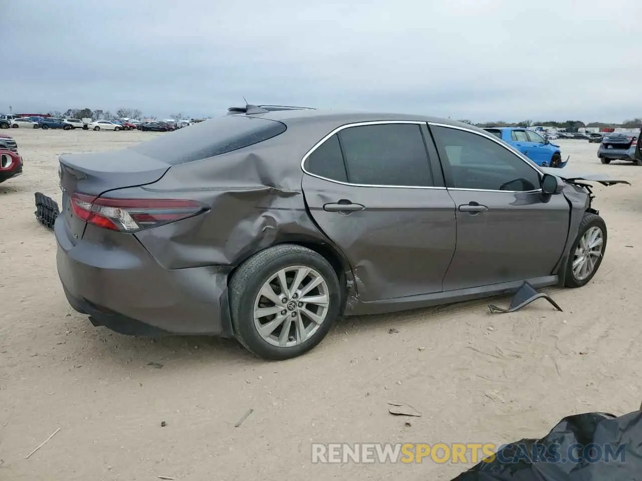3 Фотография поврежденного автомобиля 4T1C11AK4NU687091 TOYOTA CAMRY 2022