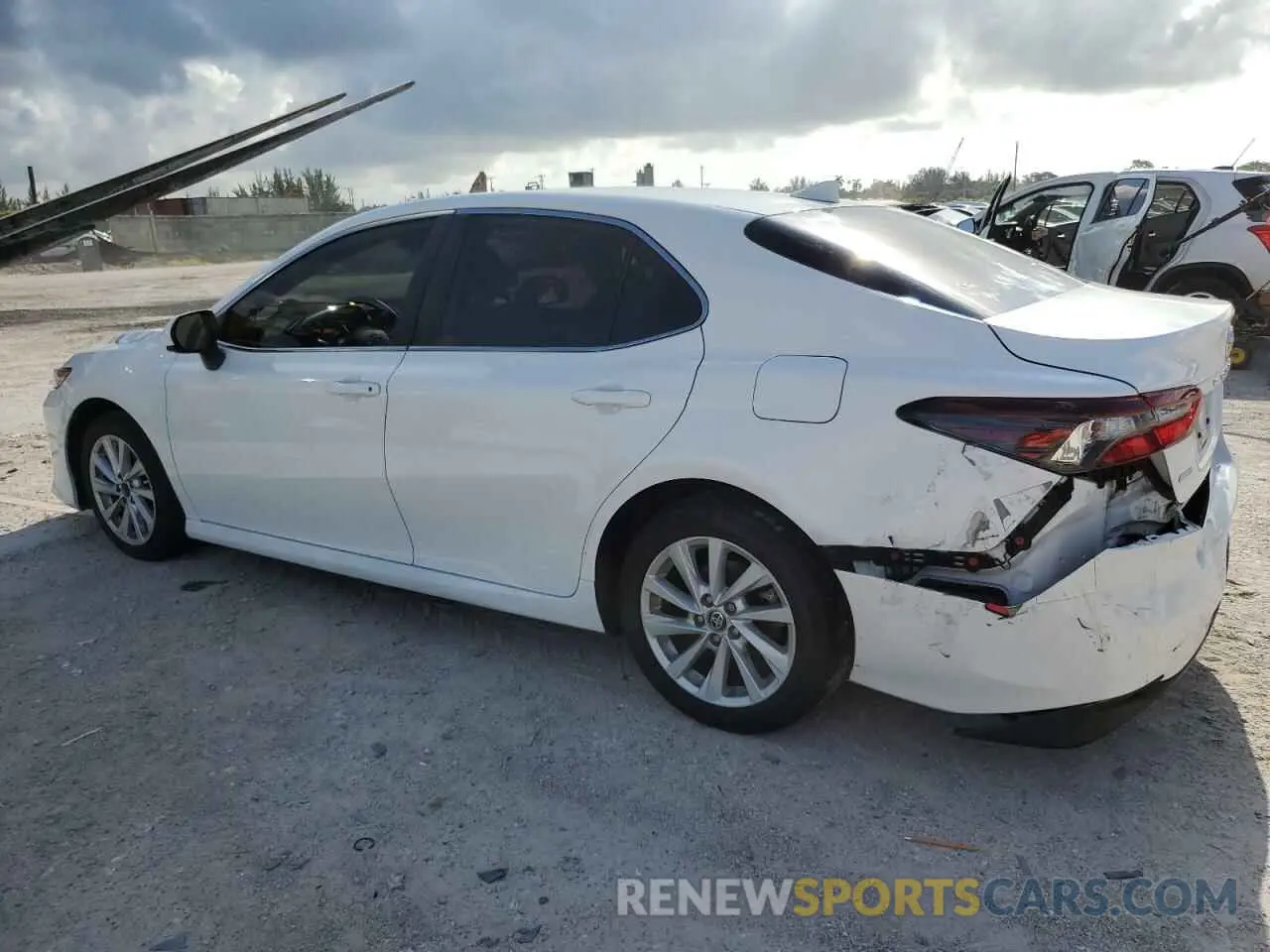 2 Photograph of a damaged car 4T1C11AK4NU702835 TOYOTA CAMRY 2022