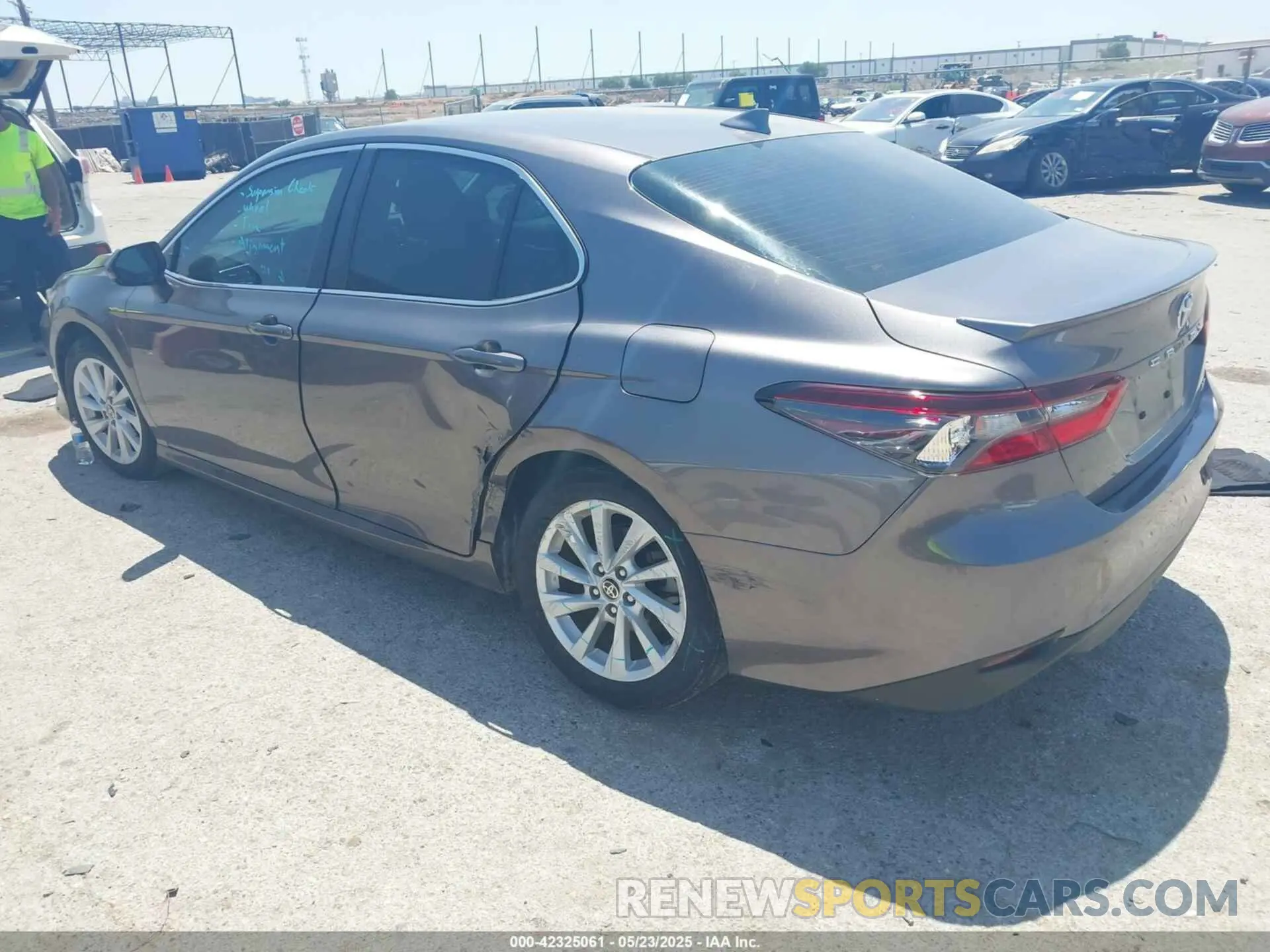 3 Фотография поврежденного автомобиля 4T1C11AK5NU055863 TOYOTA CAMRY 2022
