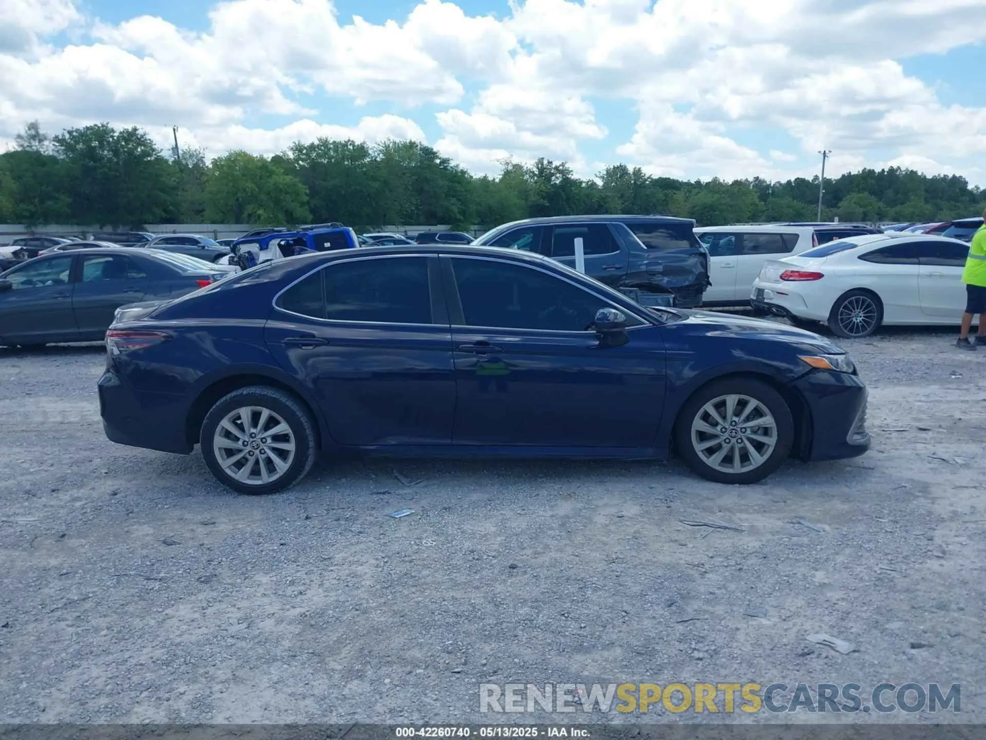 13 Photograph of a damaged car 4T1C11AK5NU662751 TOYOTA CAMRY 2022
