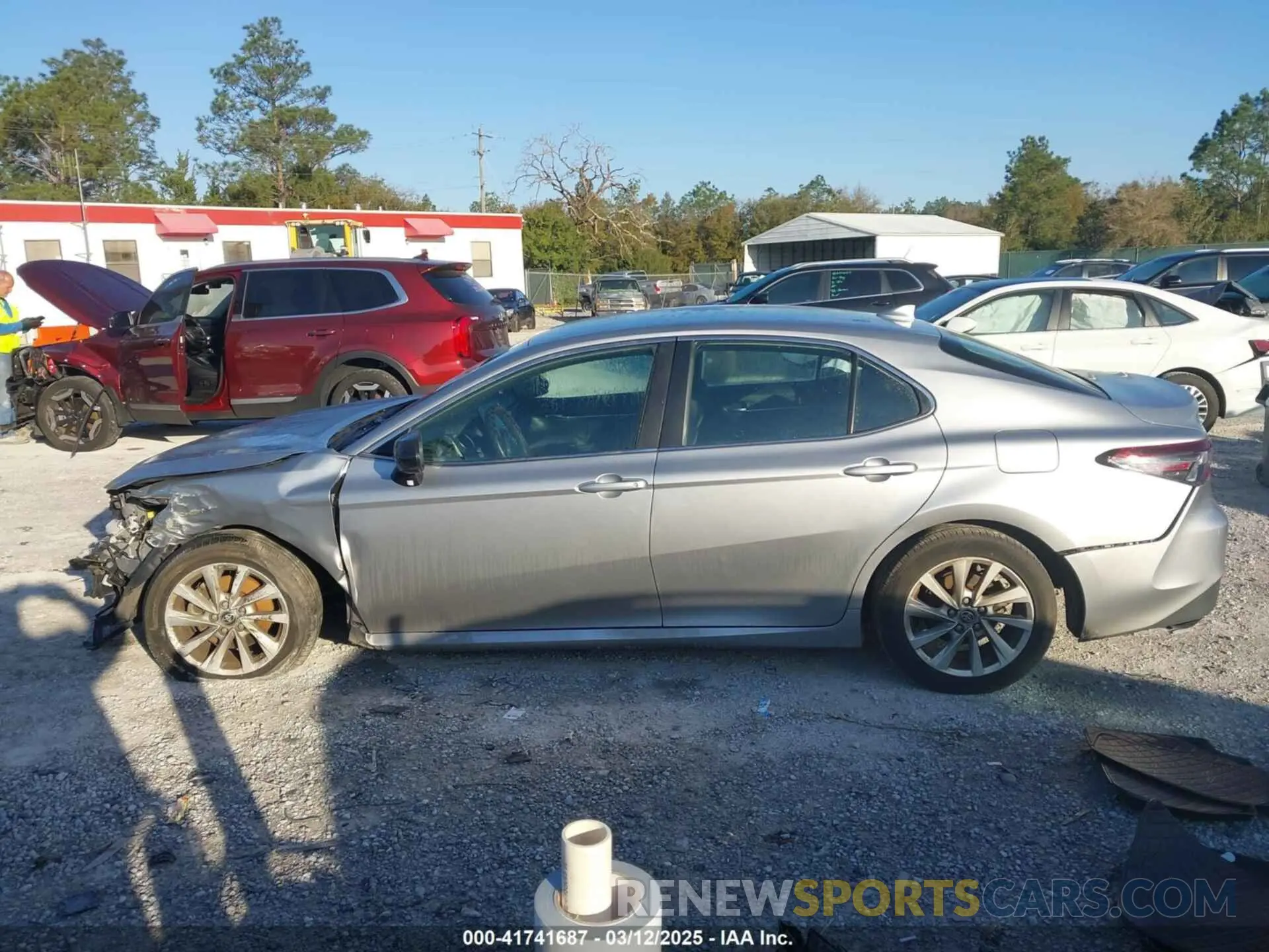 14 Photograph of a damaged car 4T1C11AK5NU678075 TOYOTA CAMRY 2022