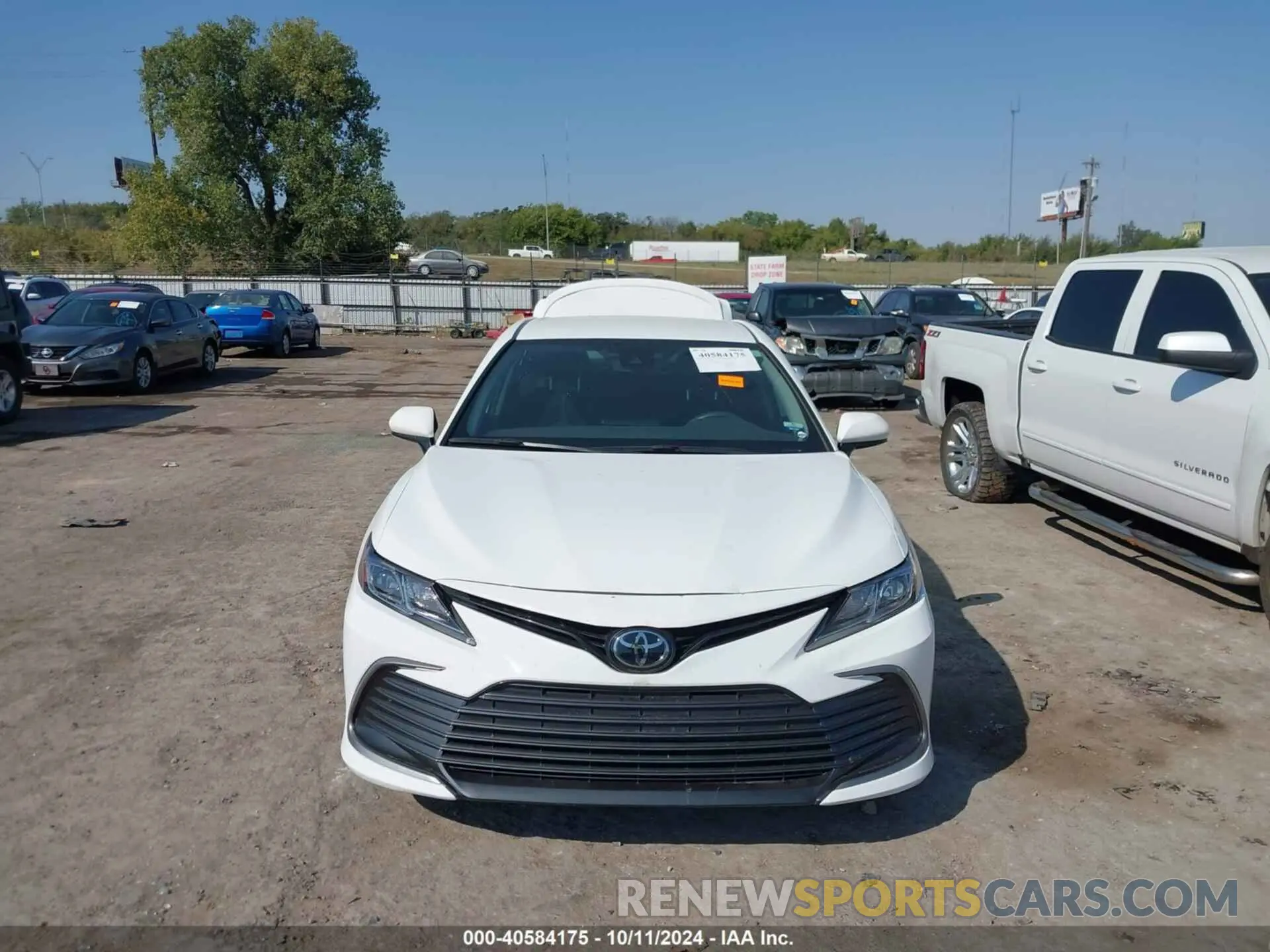 12 Photograph of a damaged car 4T1C11AK5NU693885 TOYOTA CAMRY 2022