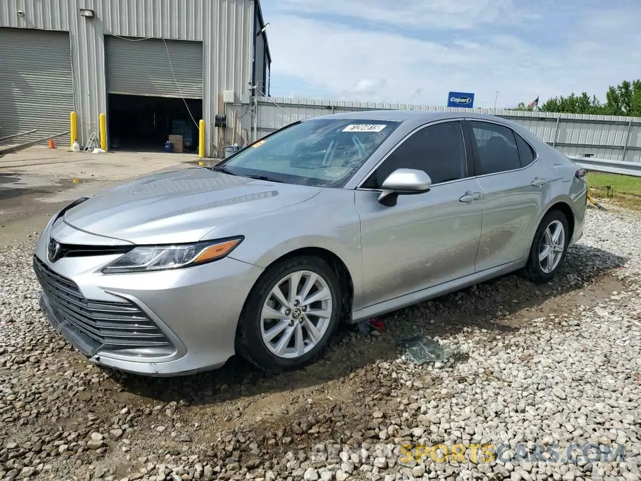 1 Photograph of a damaged car 4T1C11AK5NU696771 TOYOTA CAMRY 2022