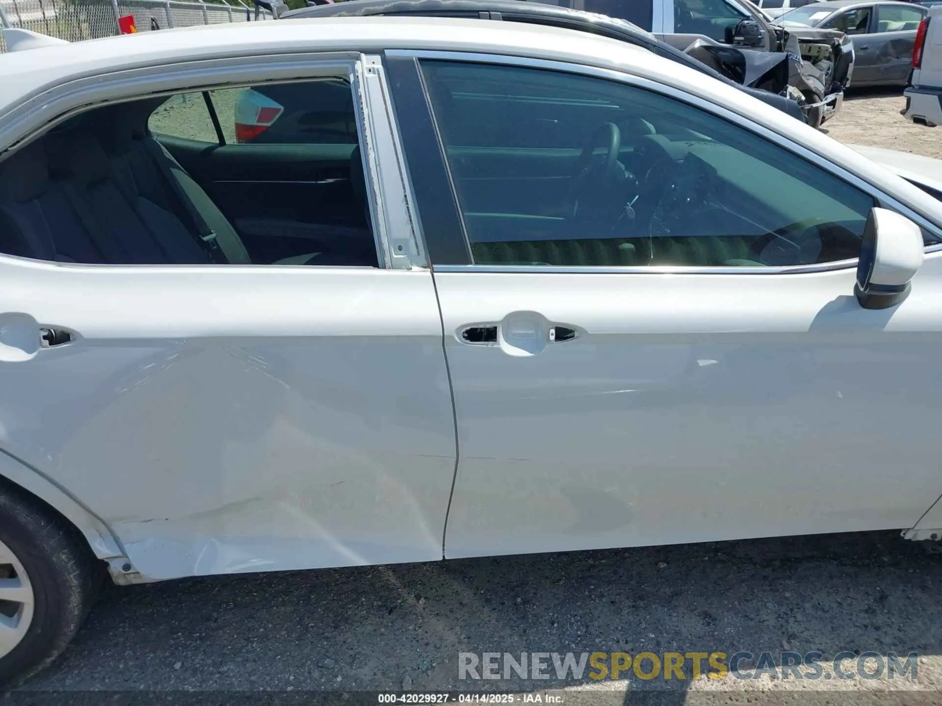 14 Photograph of a damaged car 4T1C11AK6NU012469 TOYOTA CAMRY 2022