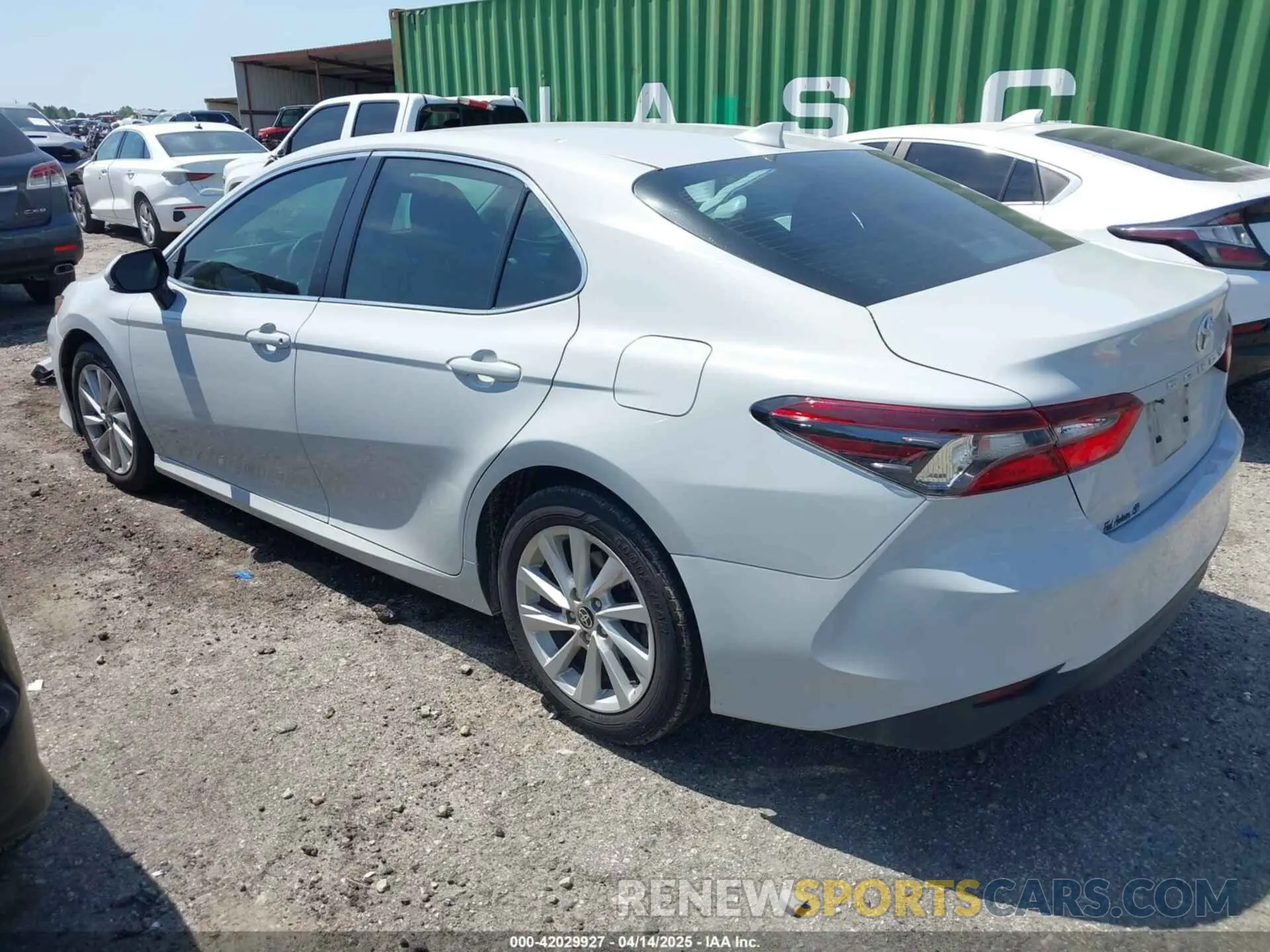 3 Photograph of a damaged car 4T1C11AK6NU012469 TOYOTA CAMRY 2022