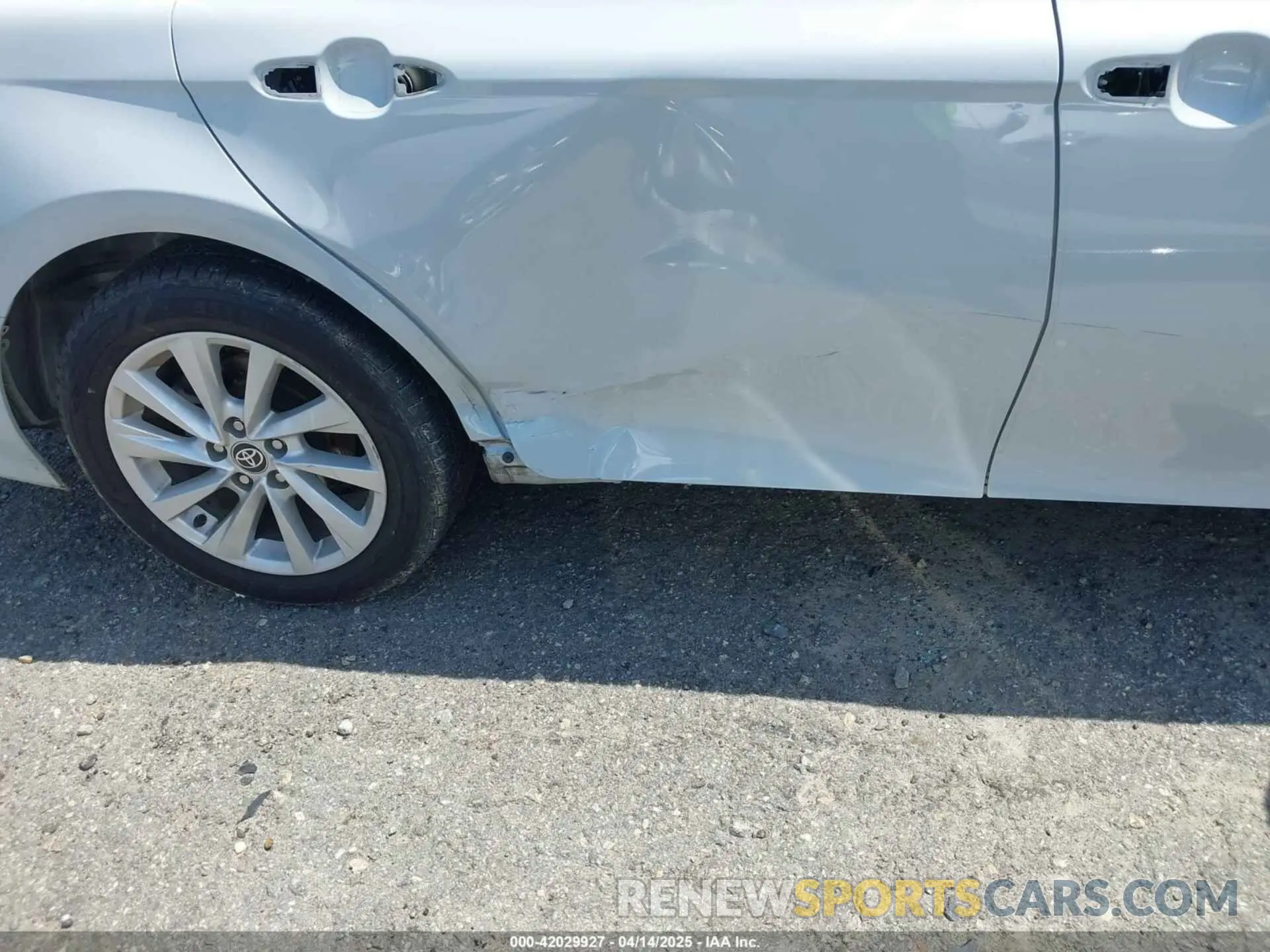 6 Photograph of a damaged car 4T1C11AK6NU012469 TOYOTA CAMRY 2022