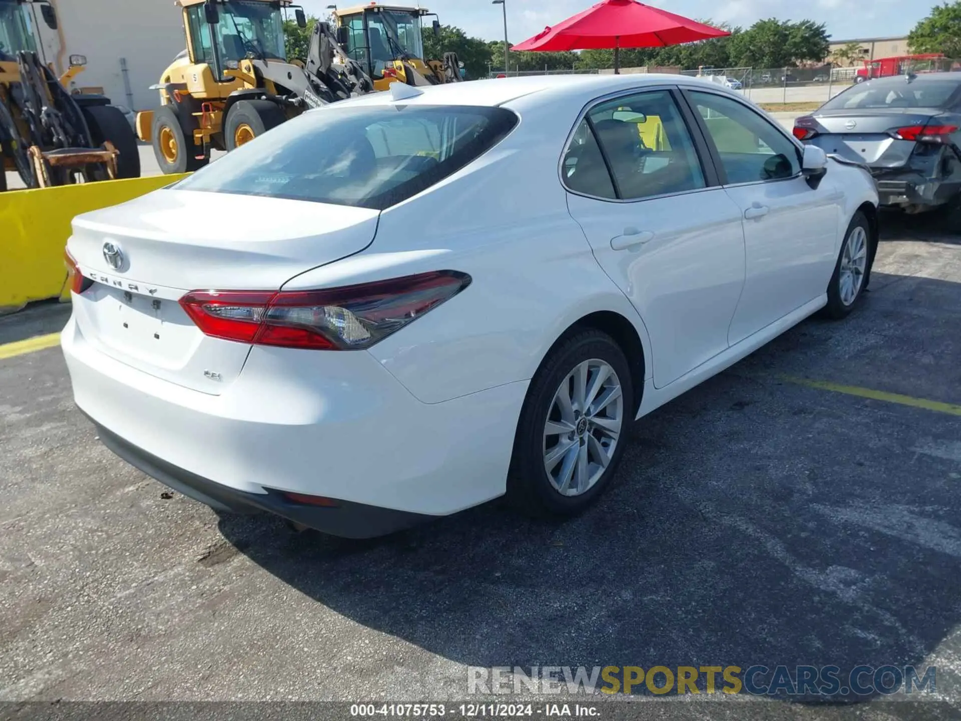 4 Photograph of a damaged car 4T1C11AK6NU636983 TOYOTA CAMRY 2022
