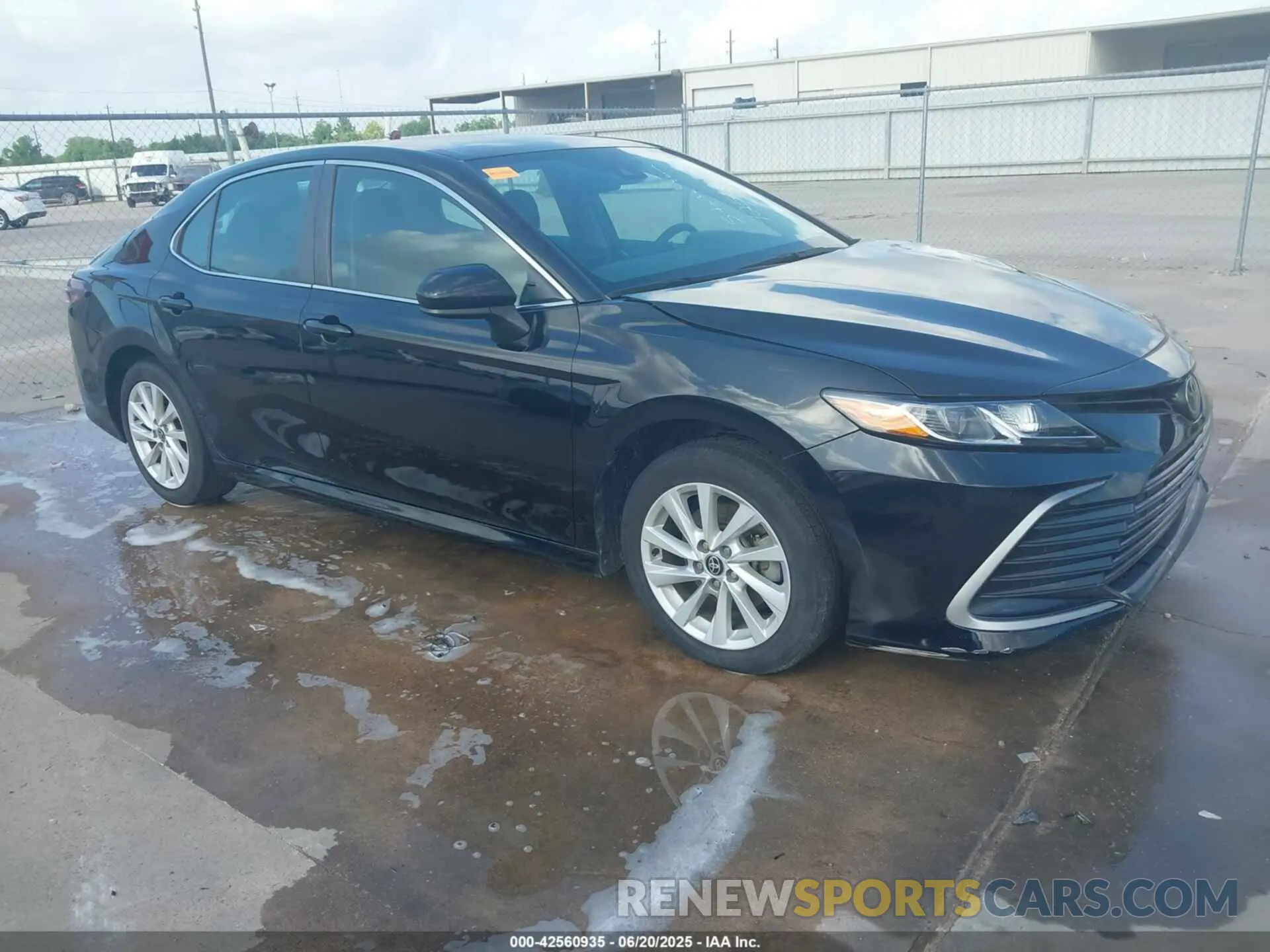 1 Photograph of a damaged car 4T1C11AK7NU004087 TOYOTA CAMRY 2022