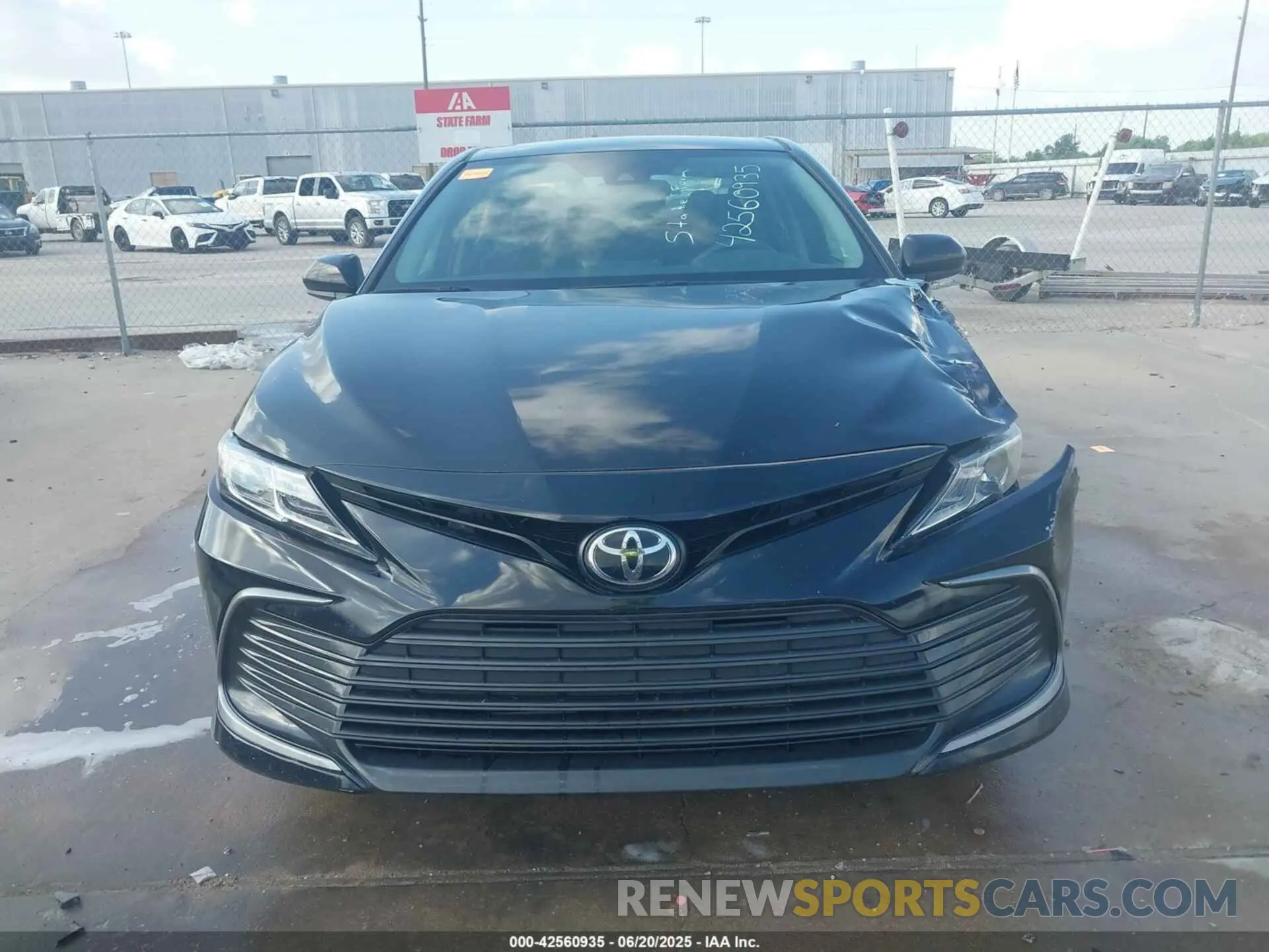 12 Photograph of a damaged car 4T1C11AK7NU004087 TOYOTA CAMRY 2022