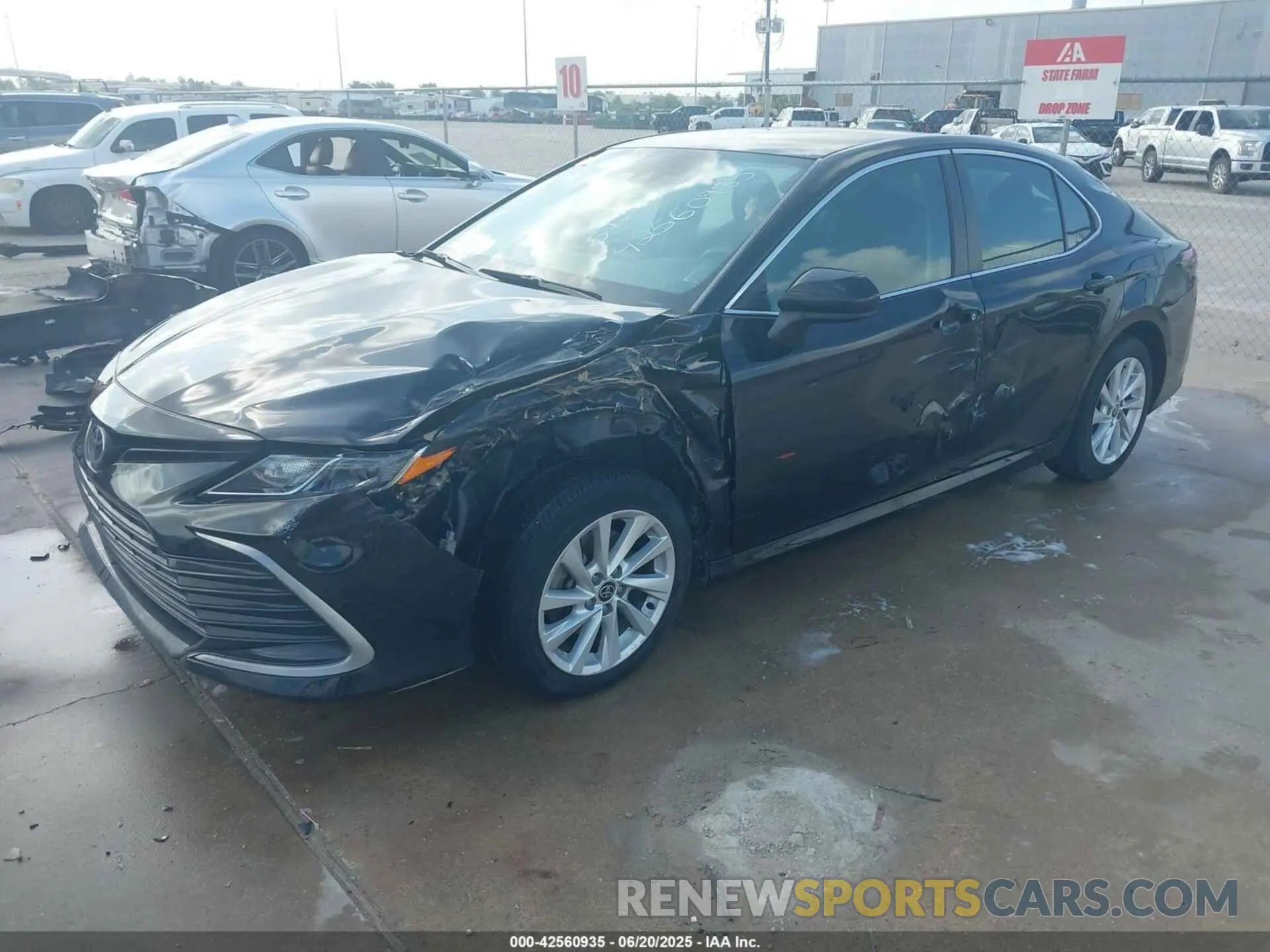2 Photograph of a damaged car 4T1C11AK7NU004087 TOYOTA CAMRY 2022