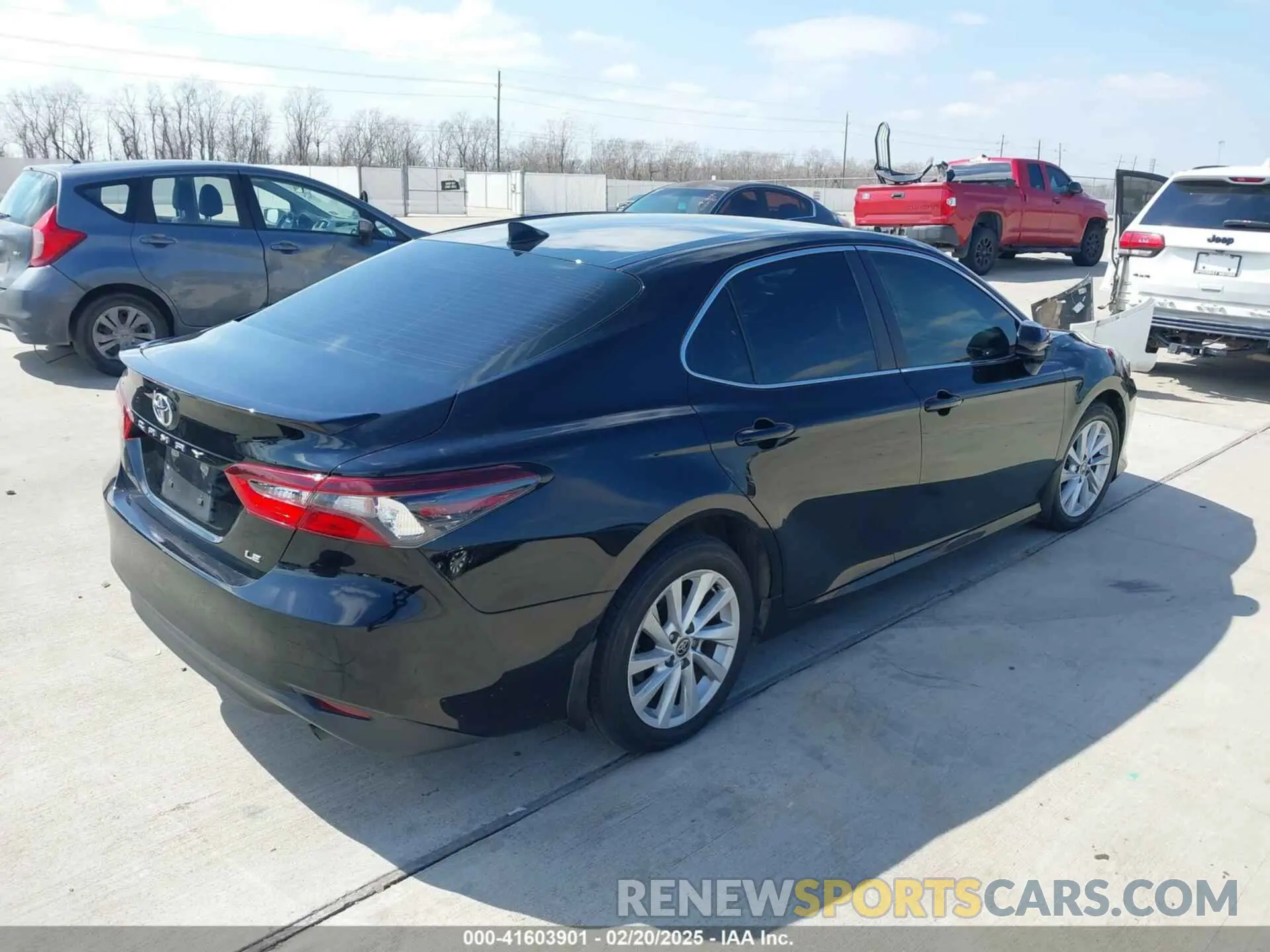 4 Photograph of a damaged car 4T1C11AK8NU675204 TOYOTA CAMRY 2022