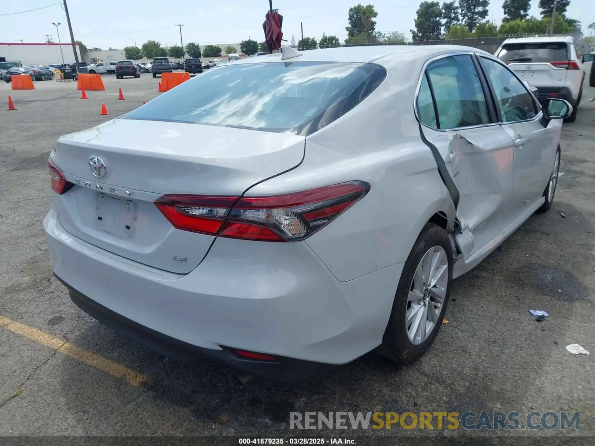 4 Photograph of a damaged car 4T1C11AK9NU017908 TOYOTA CAMRY 2022