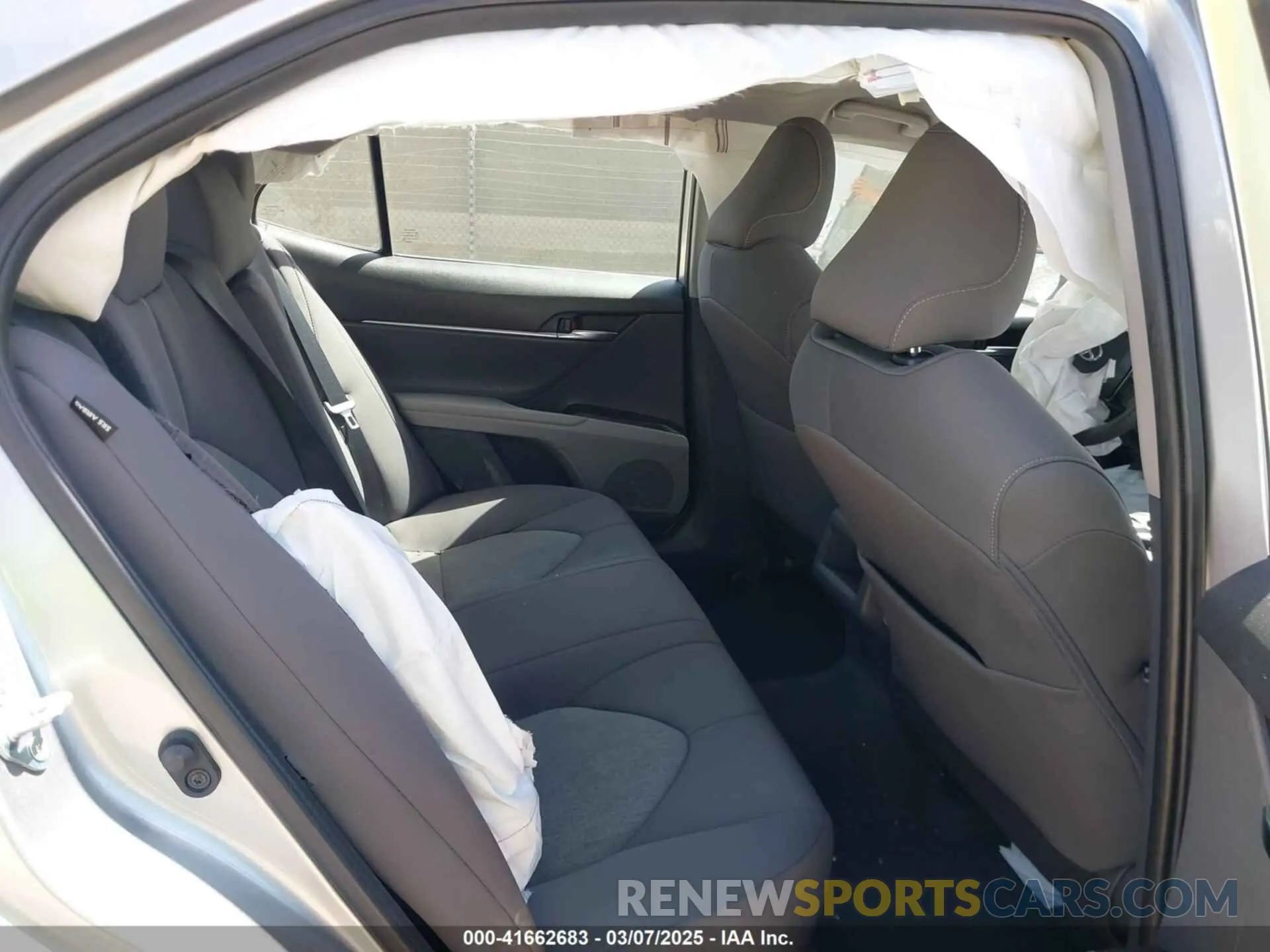 8 Photograph of a damaged car 4T1C11AK9NU695736 TOYOTA CAMRY 2022