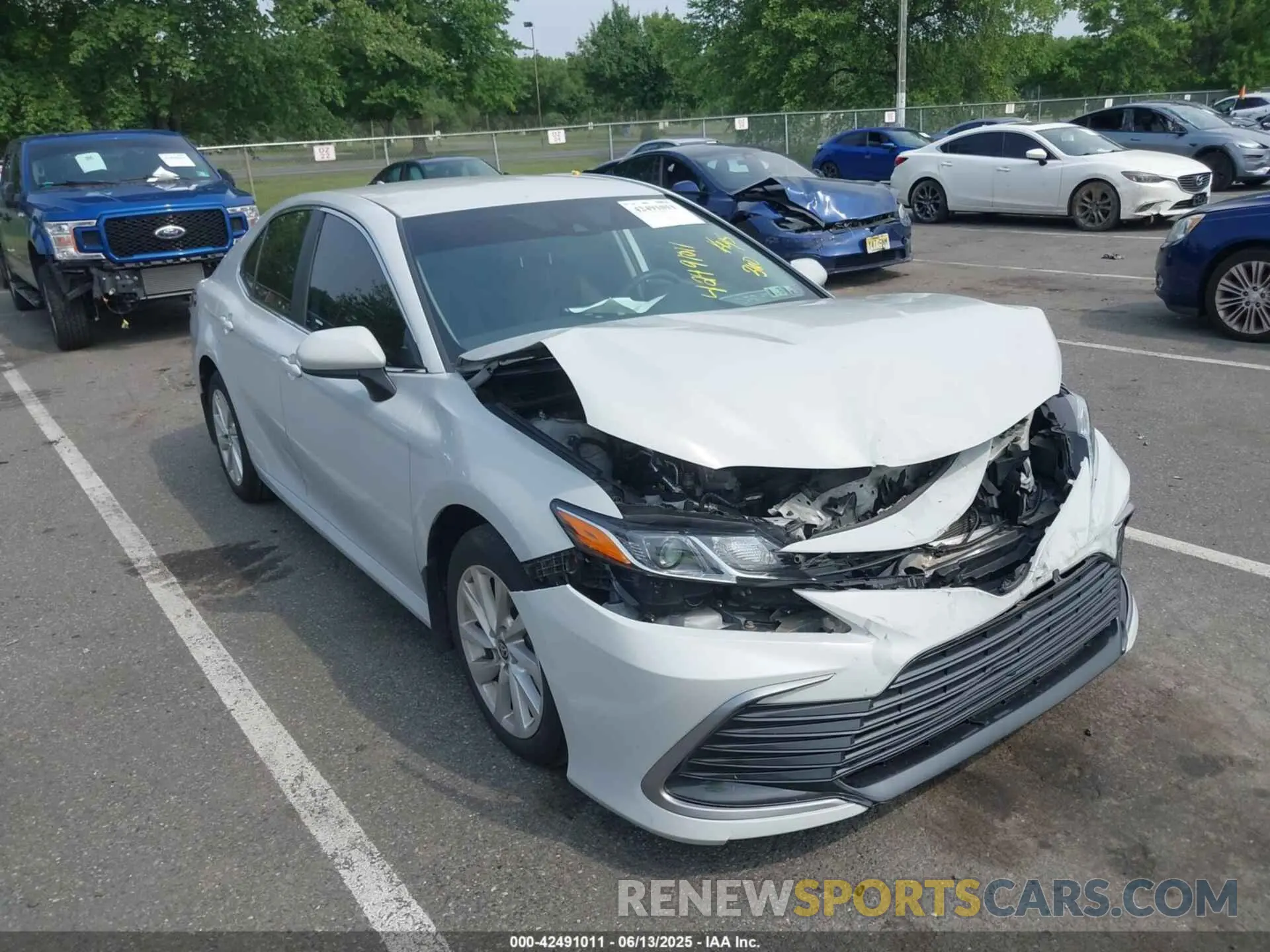 1 Photograph of a damaged car 4T1C11AKXNU018811 TOYOTA CAMRY 2022