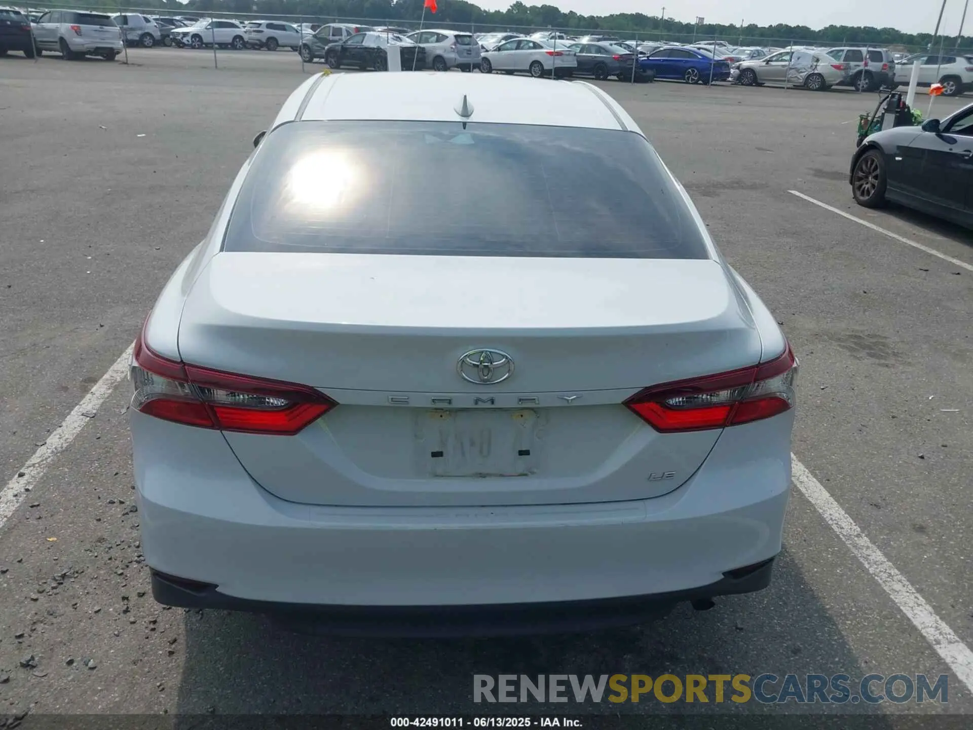 16 Photograph of a damaged car 4T1C11AKXNU018811 TOYOTA CAMRY 2022