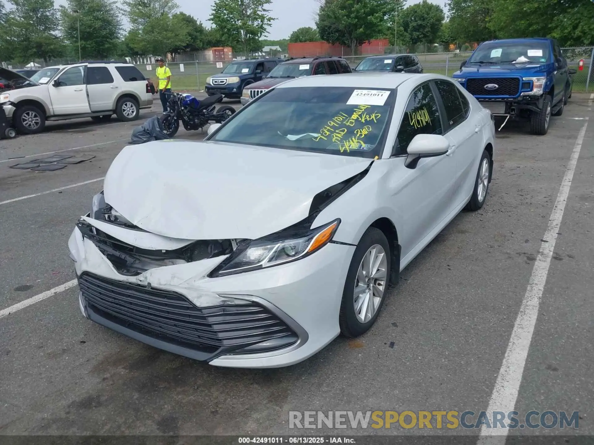 2 Photograph of a damaged car 4T1C11AKXNU018811 TOYOTA CAMRY 2022