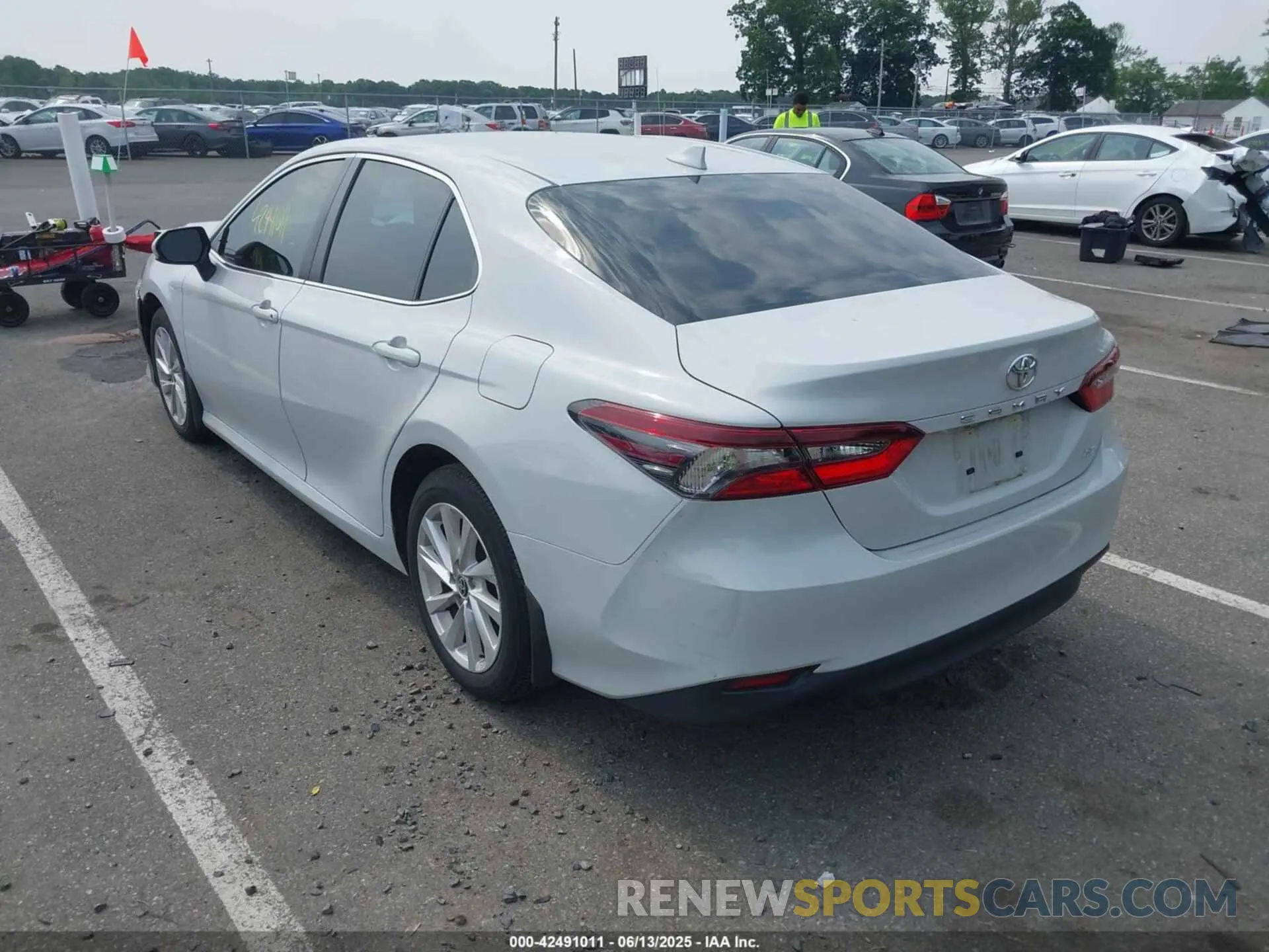 3 Photograph of a damaged car 4T1C11AKXNU018811 TOYOTA CAMRY 2022
