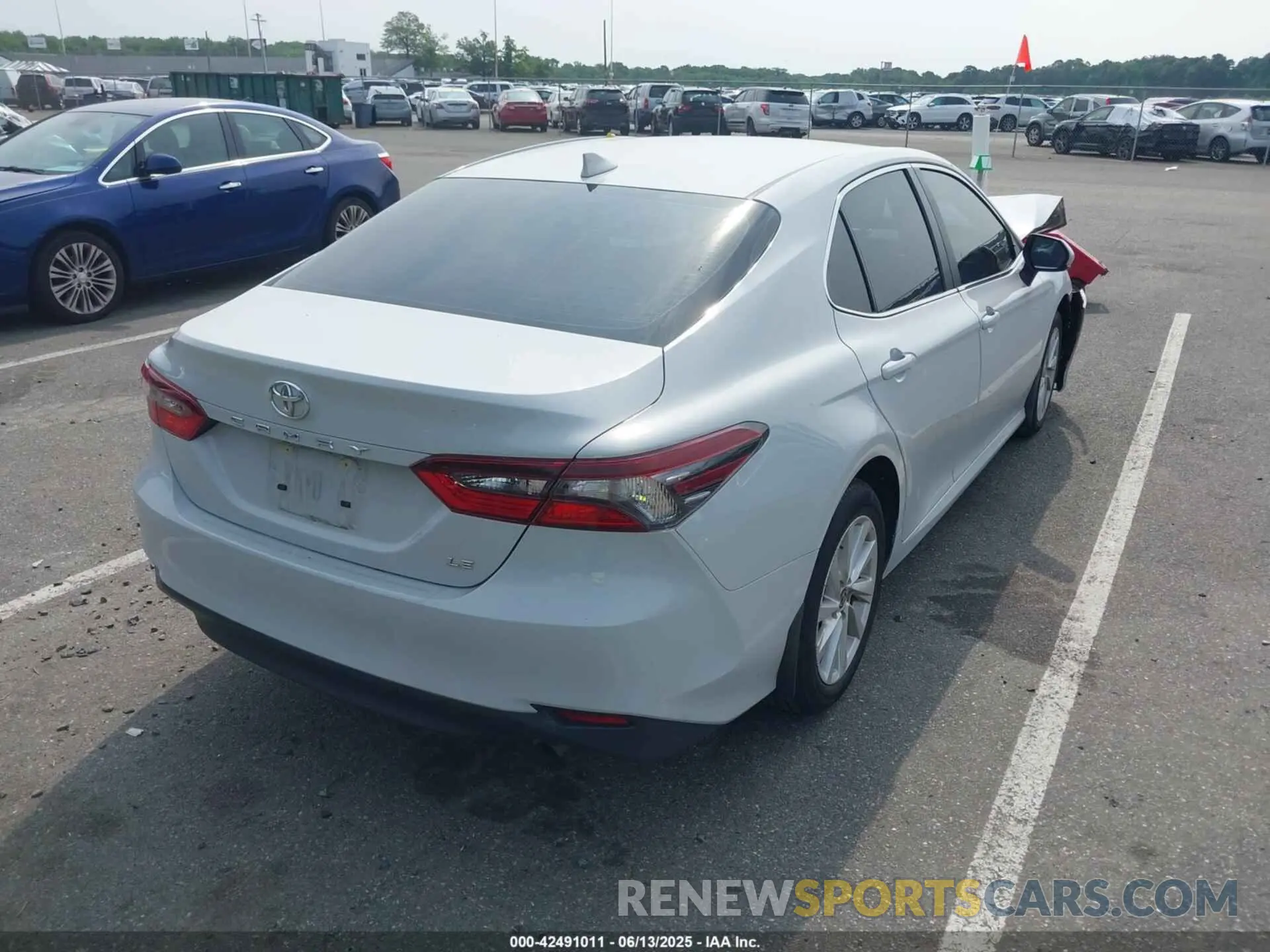 4 Photograph of a damaged car 4T1C11AKXNU018811 TOYOTA CAMRY 2022