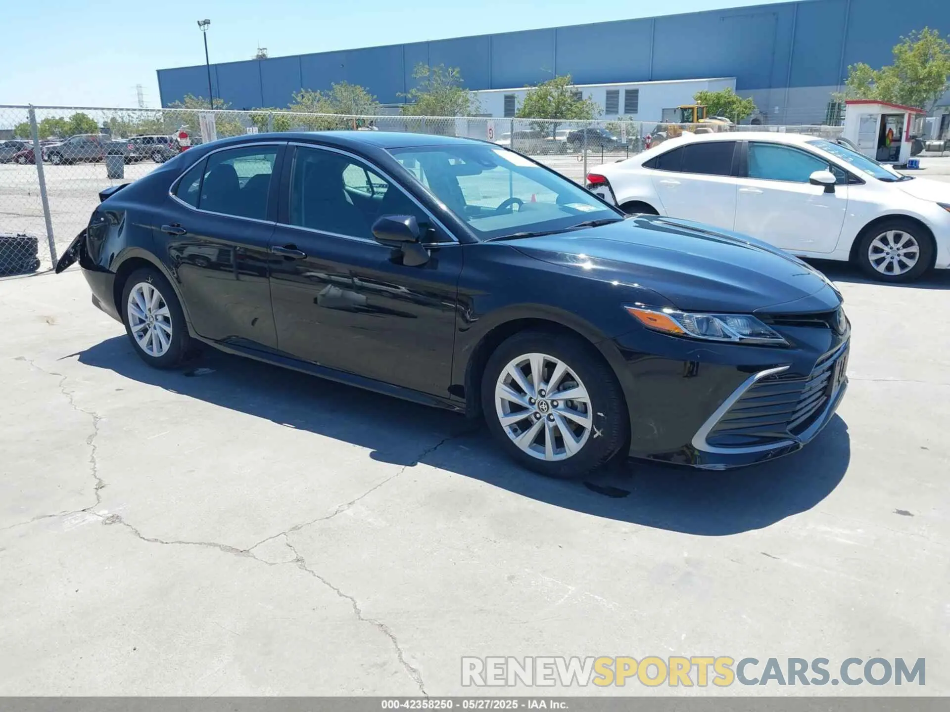 1 Photograph of a damaged car 4T1C11AKXNU047824 TOYOTA CAMRY 2022