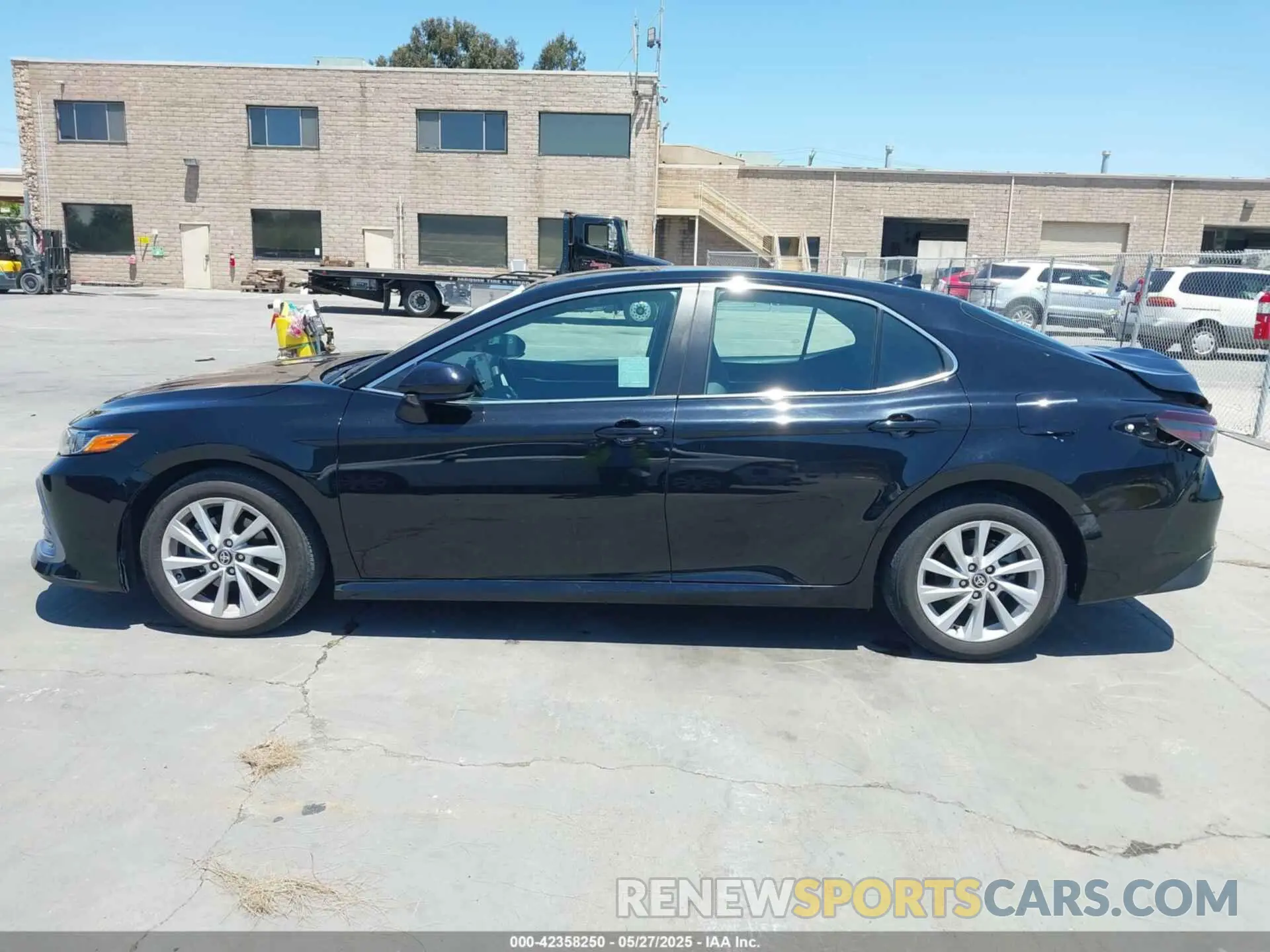 14 Photograph of a damaged car 4T1C11AKXNU047824 TOYOTA CAMRY 2022