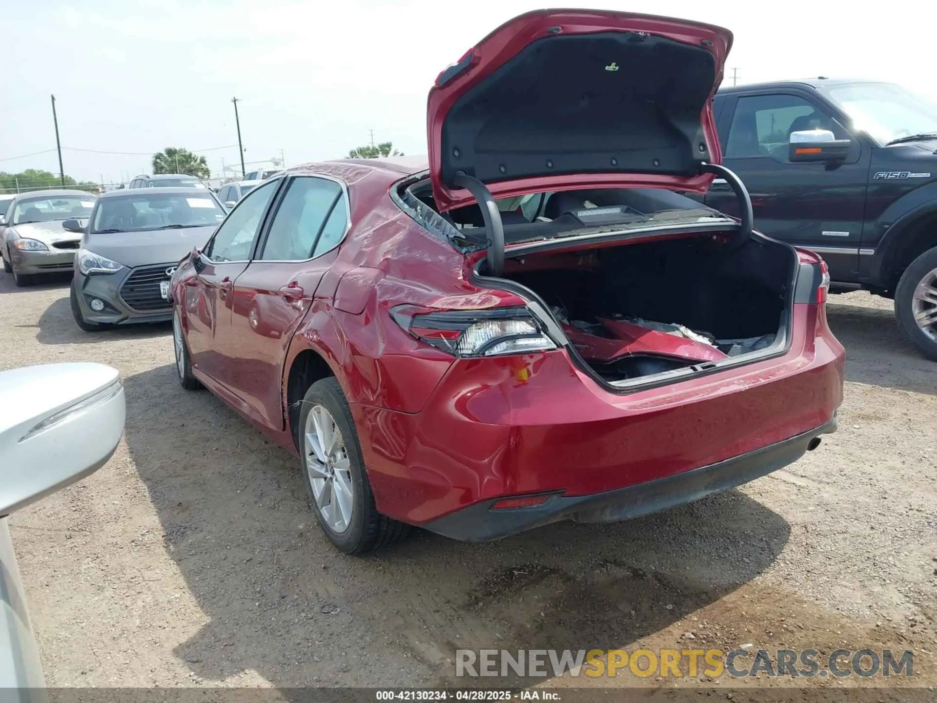 3 Фотография поврежденного автомобиля 4T1C11AKXNU636839 TOYOTA CAMRY 2022