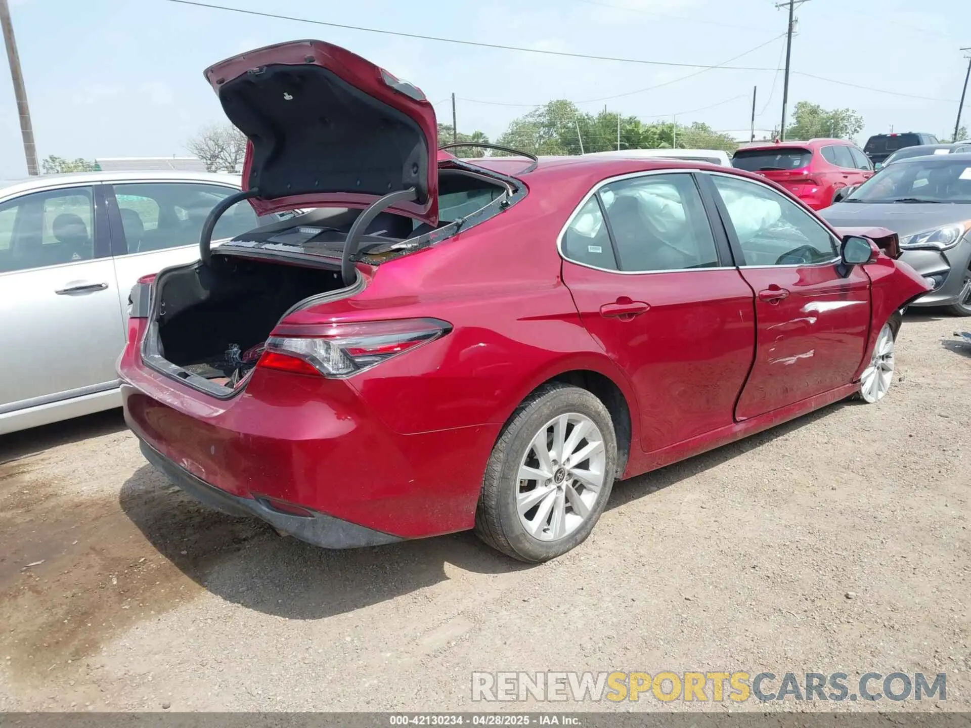 4 Фотография поврежденного автомобиля 4T1C11AKXNU636839 TOYOTA CAMRY 2022