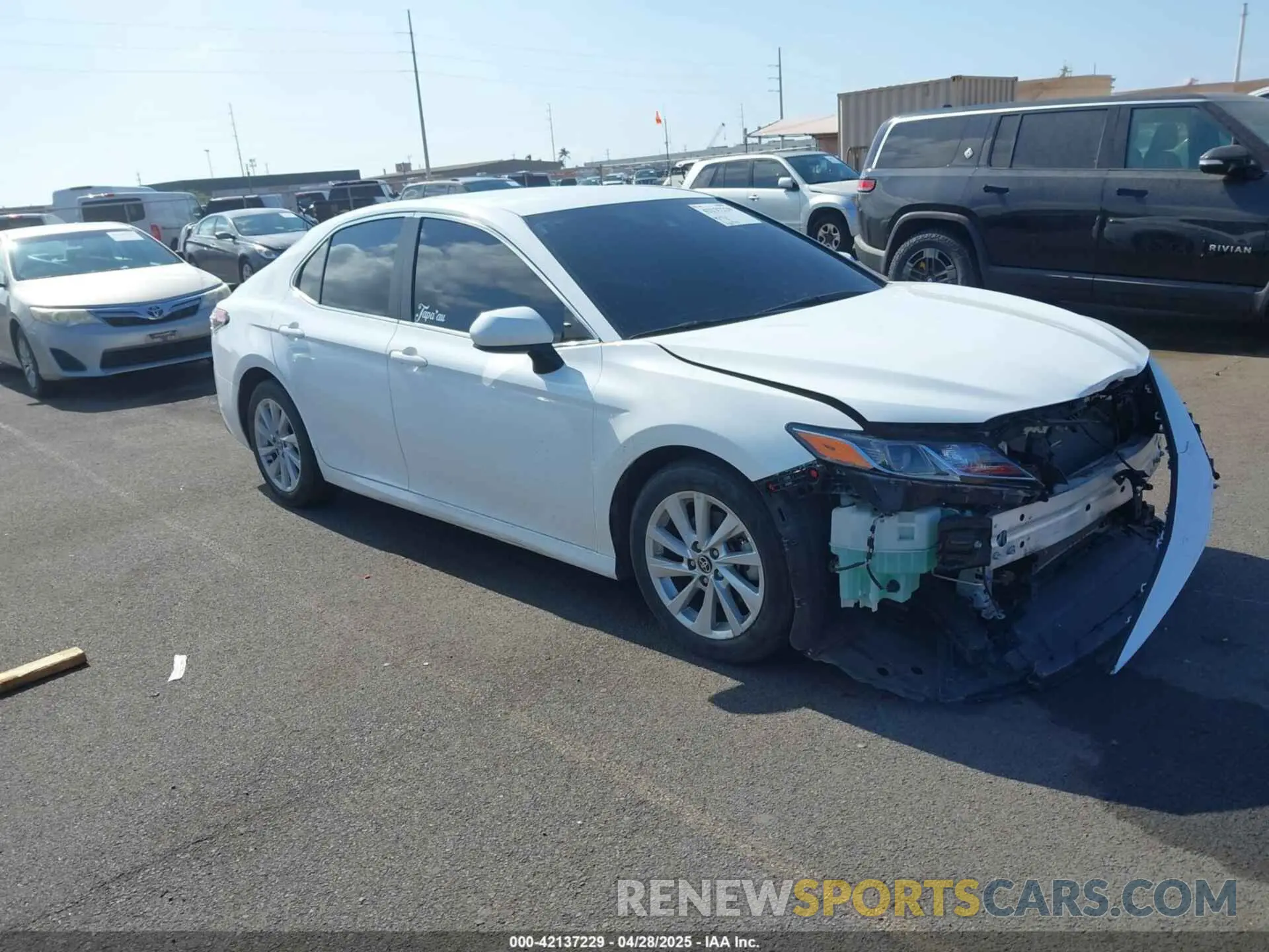 1 Фотография поврежденного автомобиля 4T1C11AKXNU642169 TOYOTA CAMRY 2022