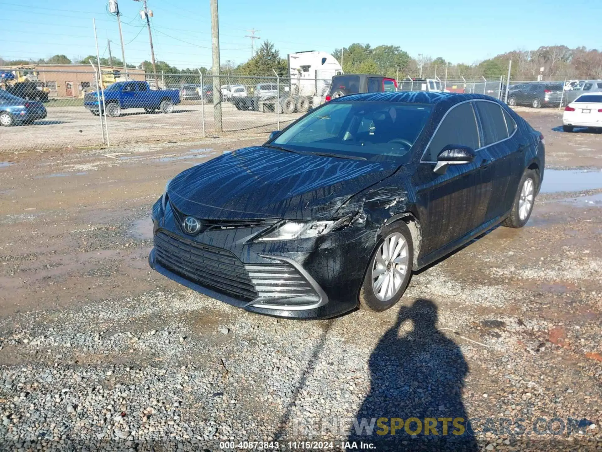 2 Фотография поврежденного автомобиля 4T1C11AKXNU711412 TOYOTA CAMRY 2022