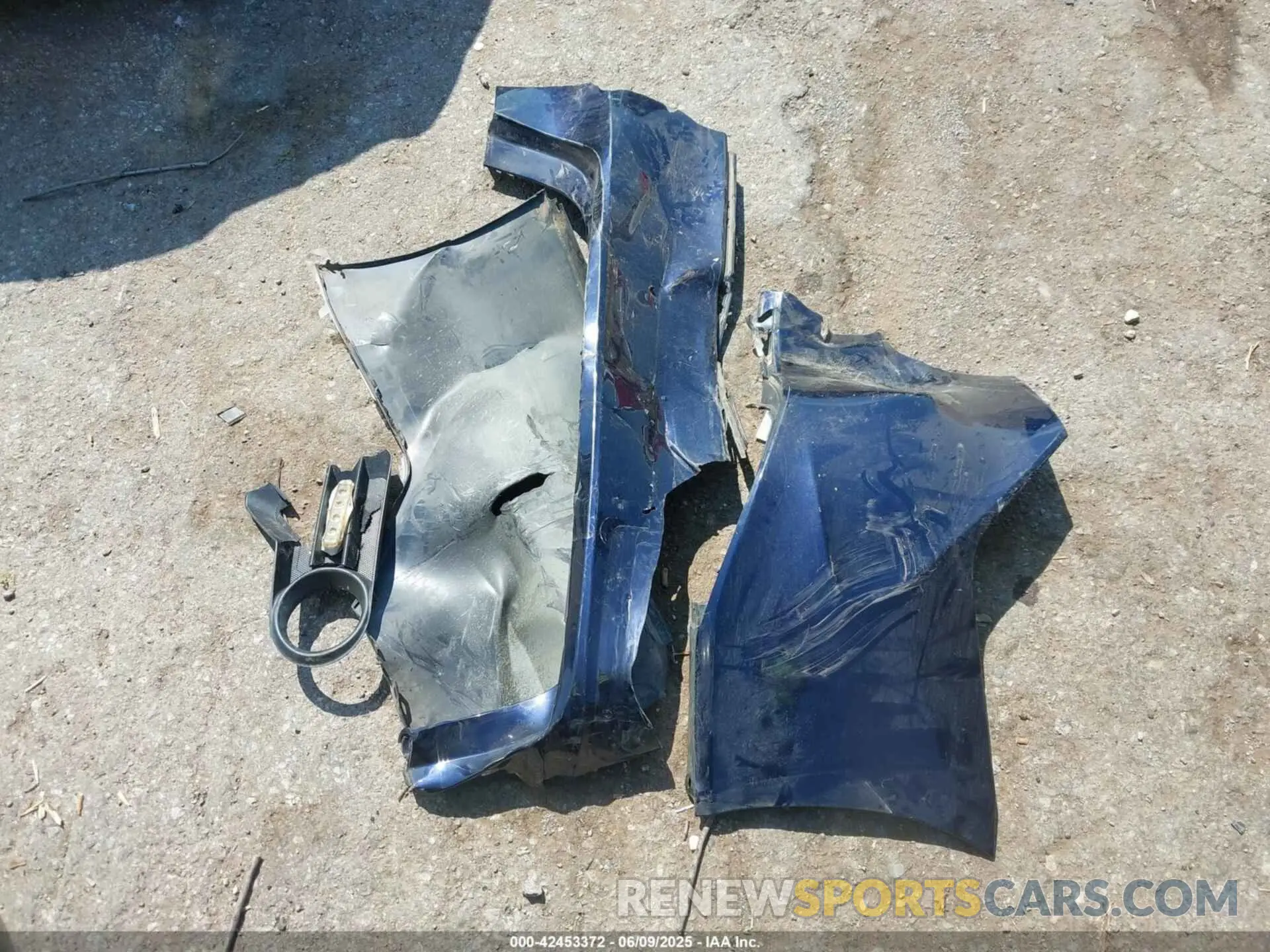 11 Photograph of a damaged car 4T1C31AK2NU570166 TOYOTA CAMRY 2022