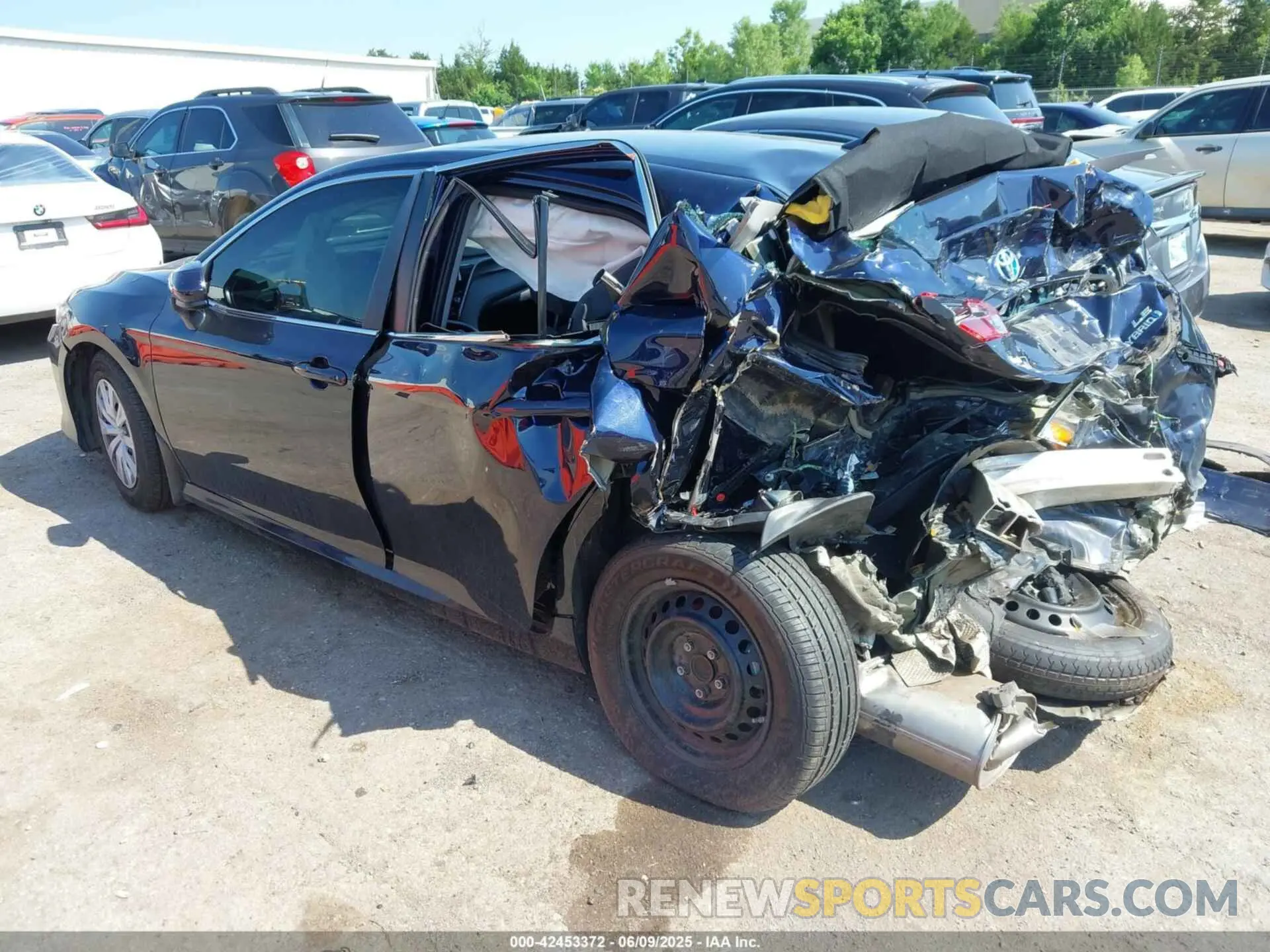 3 Photograph of a damaged car 4T1C31AK2NU570166 TOYOTA CAMRY 2022