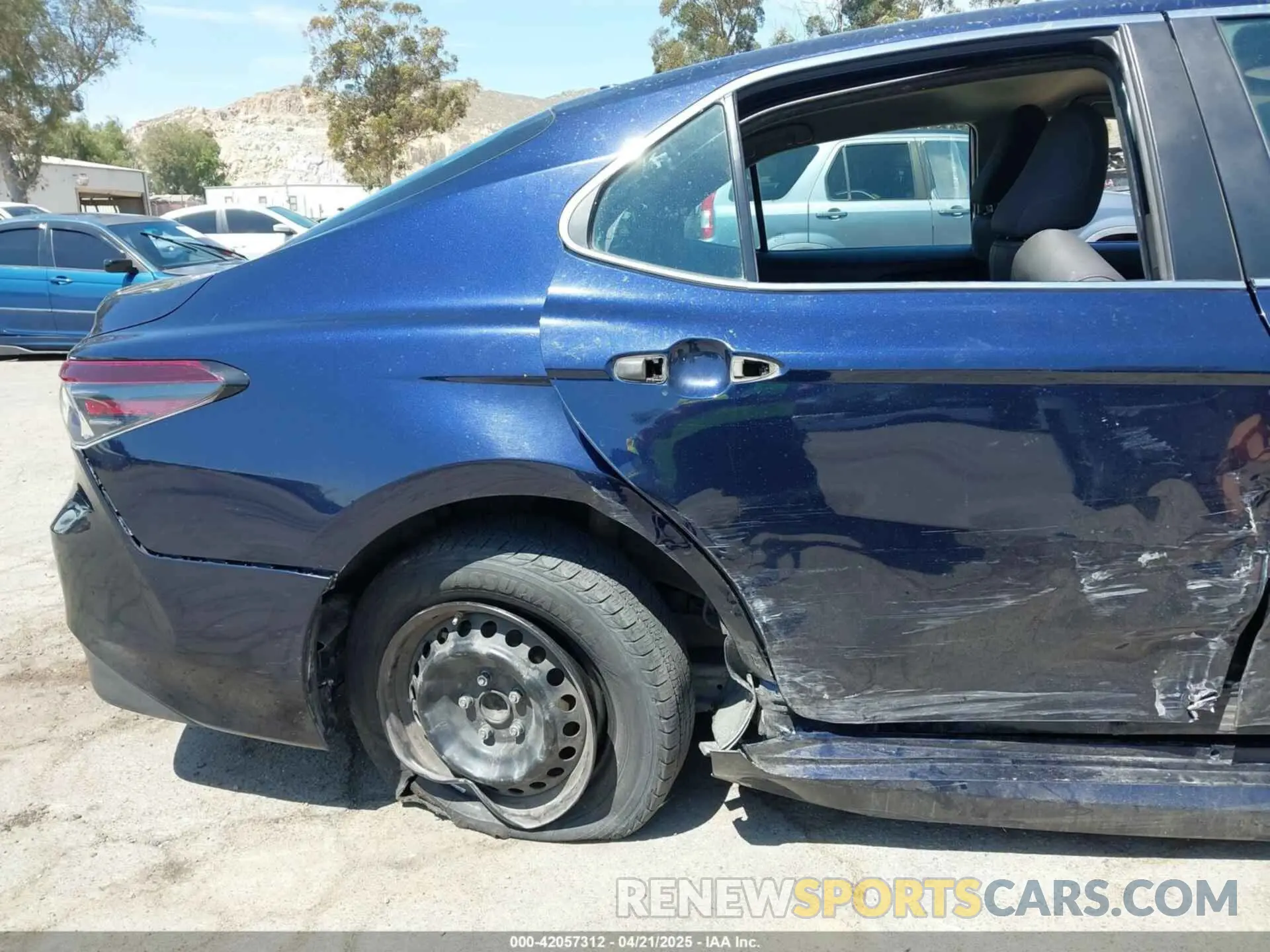 18 Photograph of a damaged car 4T1C31AK2NU572063 TOYOTA CAMRY 2022