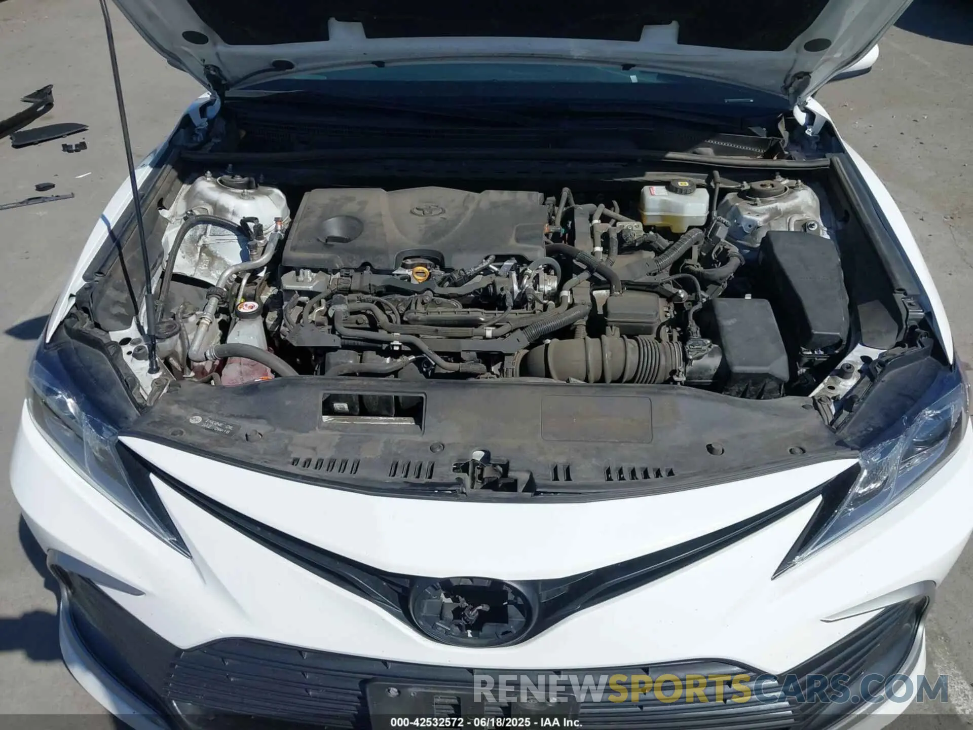 10 Photograph of a damaged car 4T1C31AK4NU583386 TOYOTA CAMRY 2022