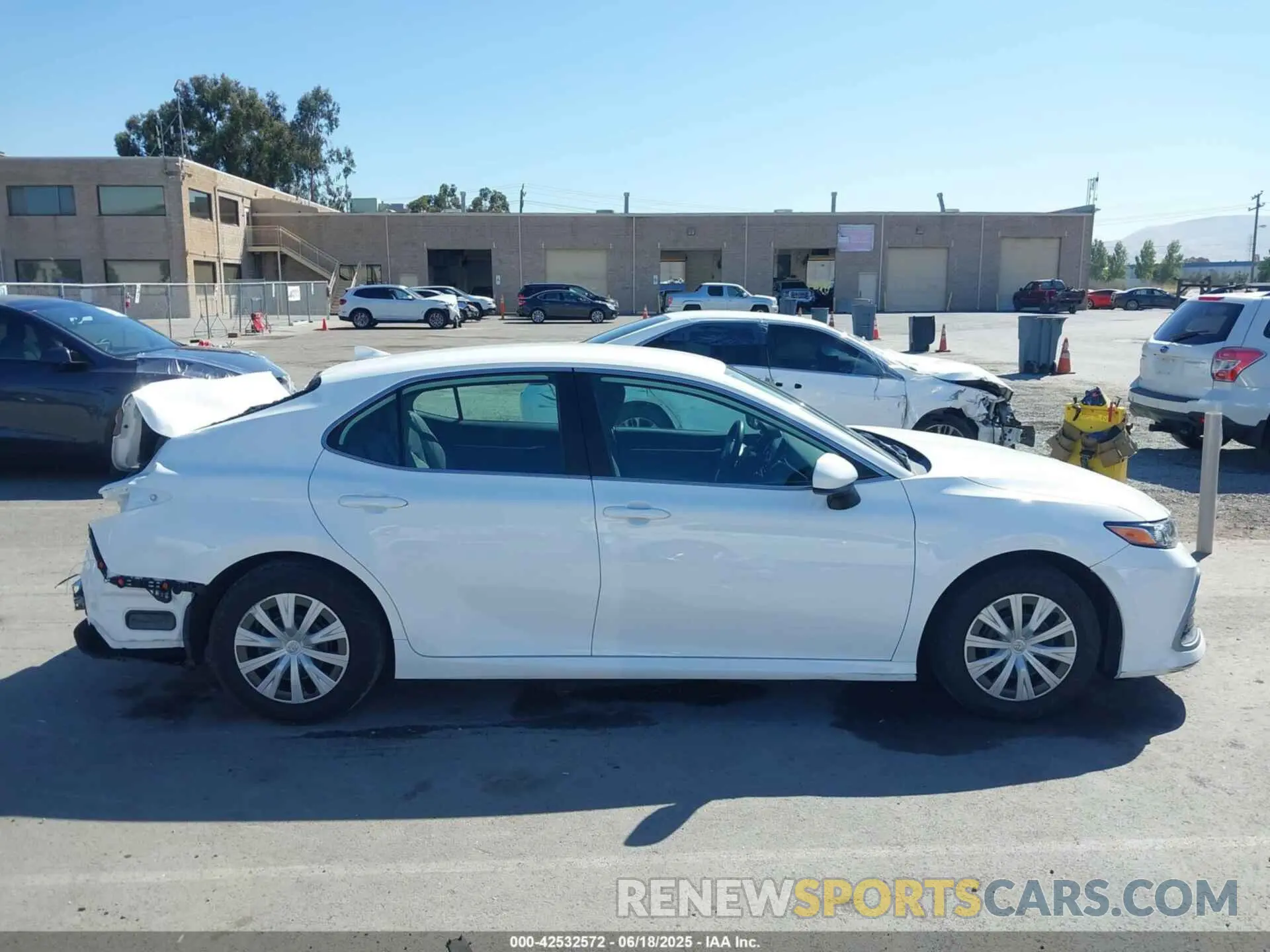 14 Photograph of a damaged car 4T1C31AK4NU583386 TOYOTA CAMRY 2022