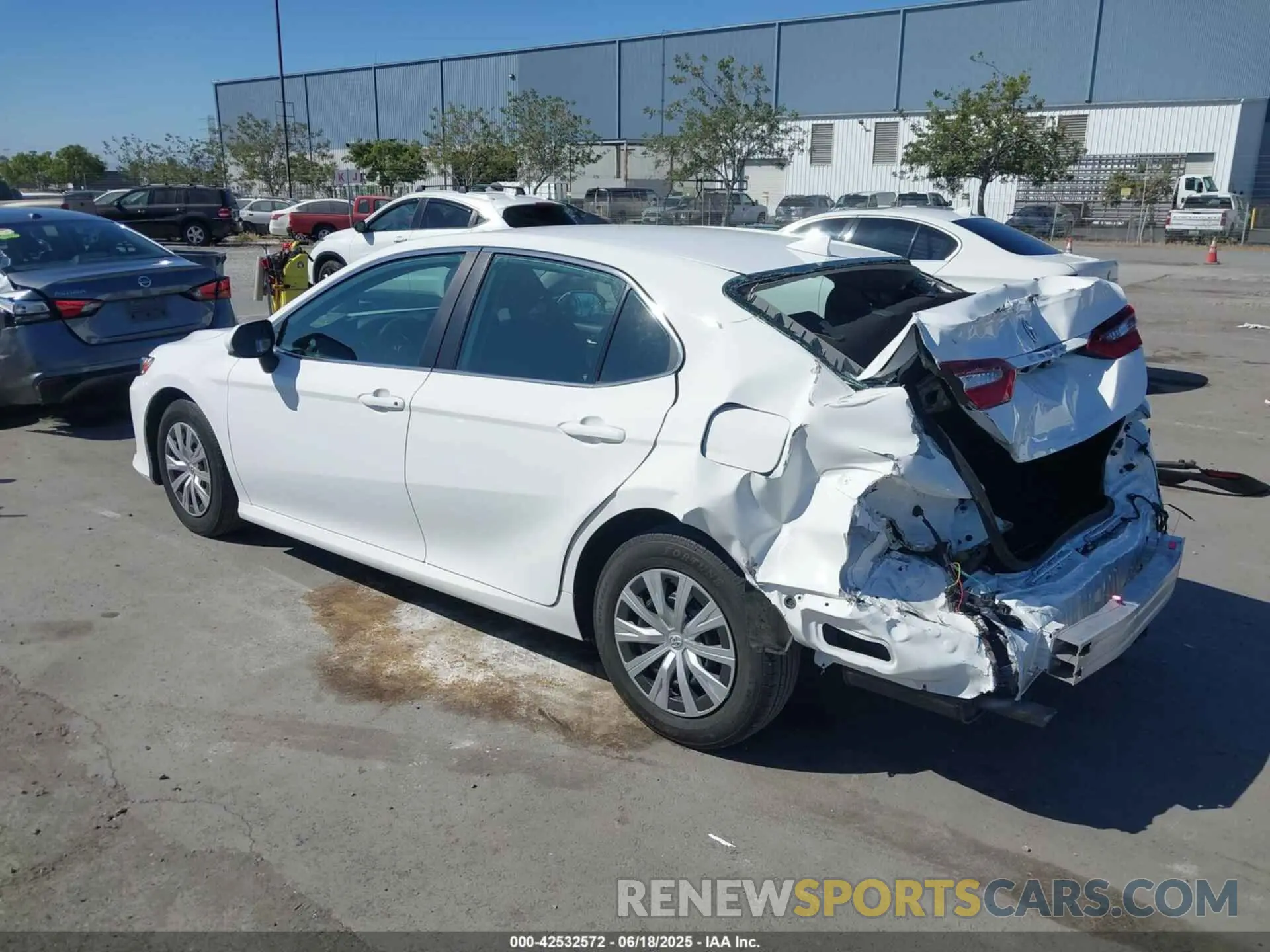 3 Photograph of a damaged car 4T1C31AK4NU583386 TOYOTA CAMRY 2022