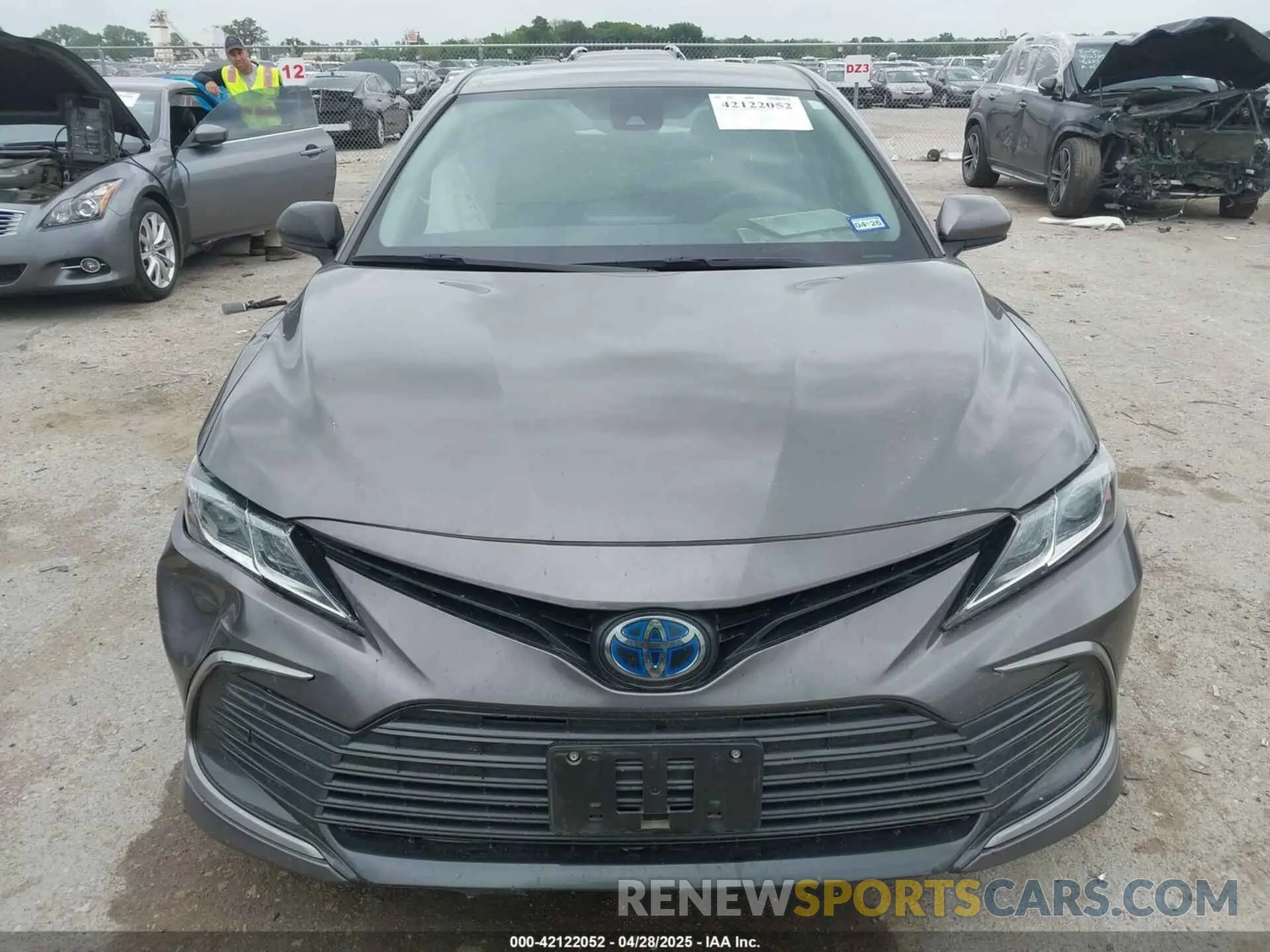 12 Photograph of a damaged car 4T1C31AK6NU591599 TOYOTA CAMRY 2022