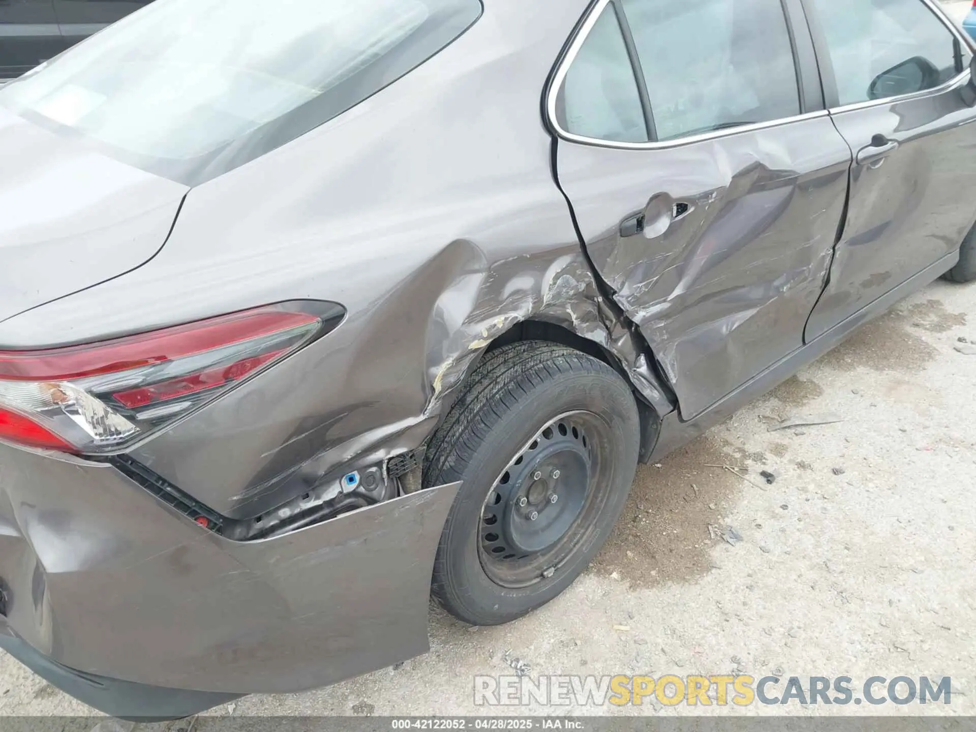 6 Photograph of a damaged car 4T1C31AK6NU591599 TOYOTA CAMRY 2022
