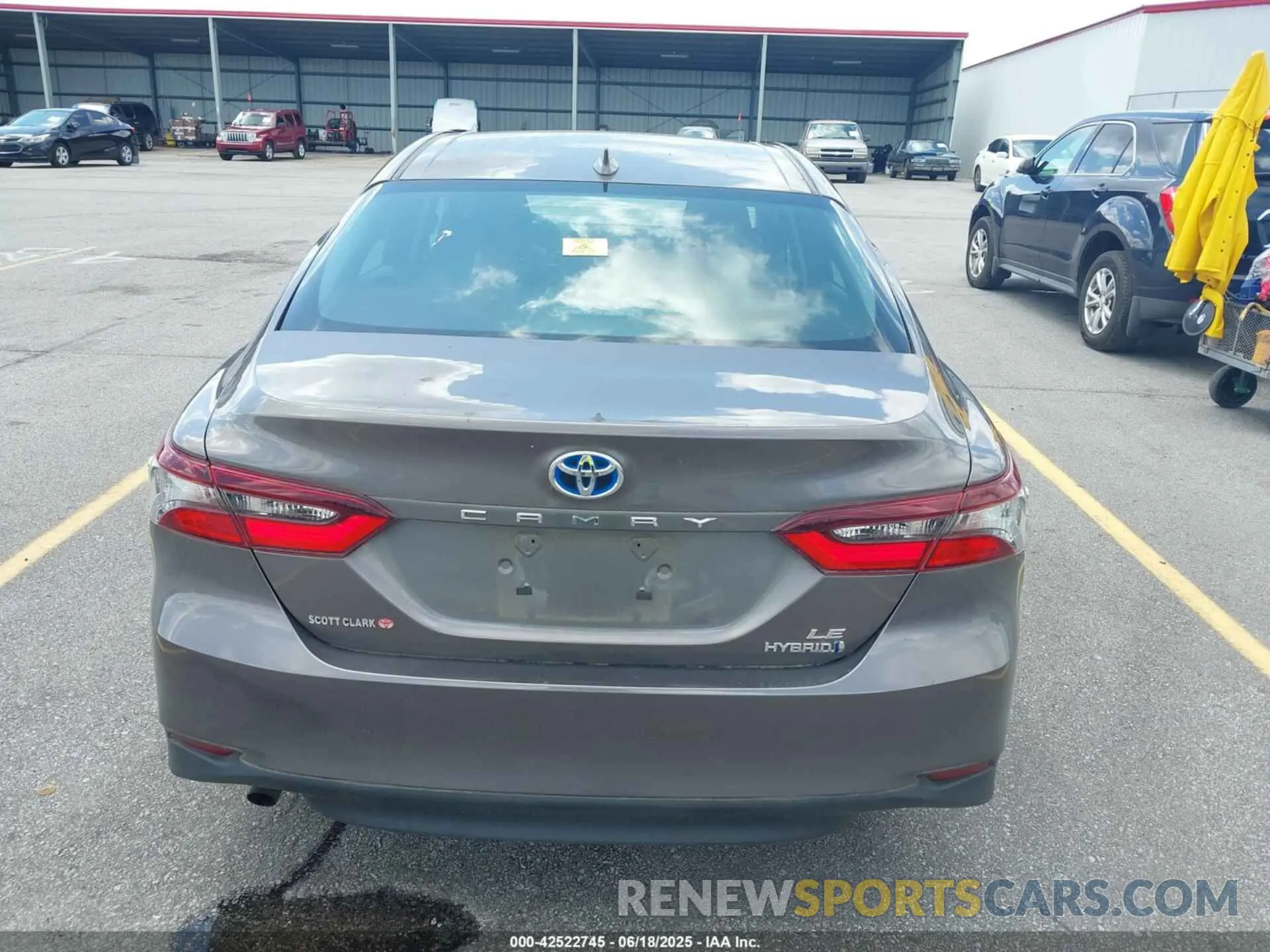 16 Photograph of a damaged car 4T1C31AK8NU581785 TOYOTA CAMRY 2022