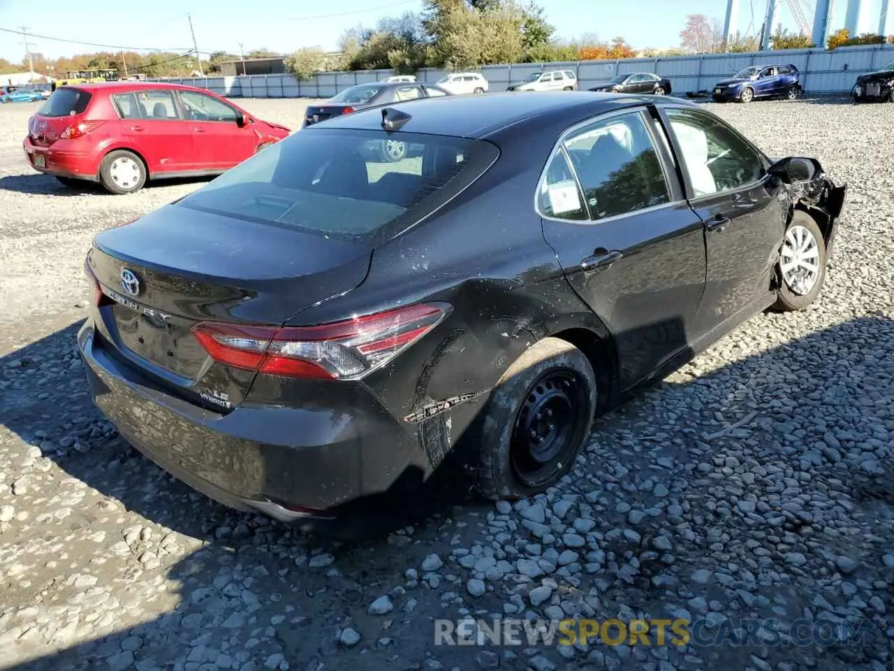 4 Photograph of a damaged car 4T1C31AKXNU580895 TOYOTA CAMRY 2022