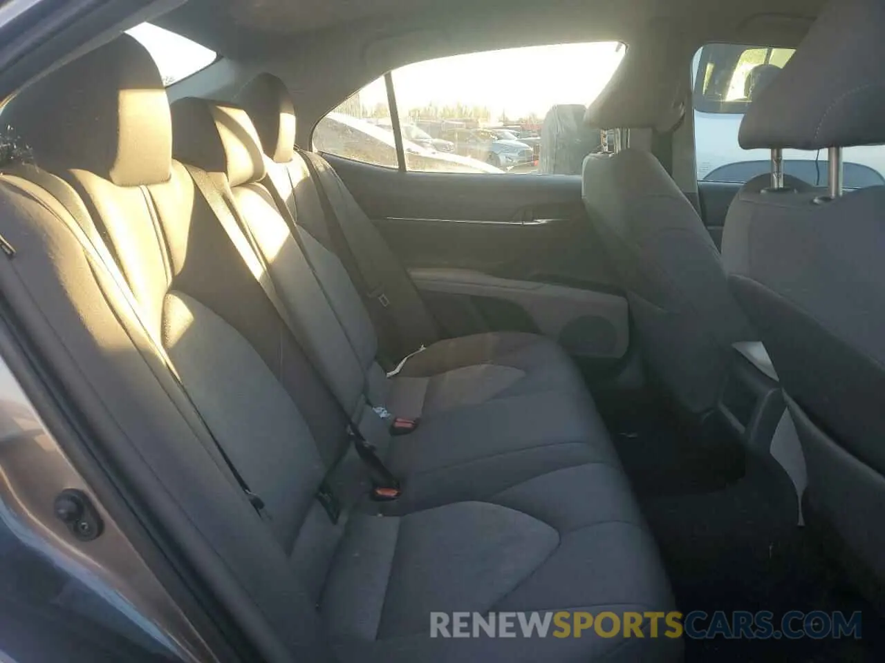 10 Photograph of a damaged car 4T1C31AKXNU595283 TOYOTA CAMRY 2022