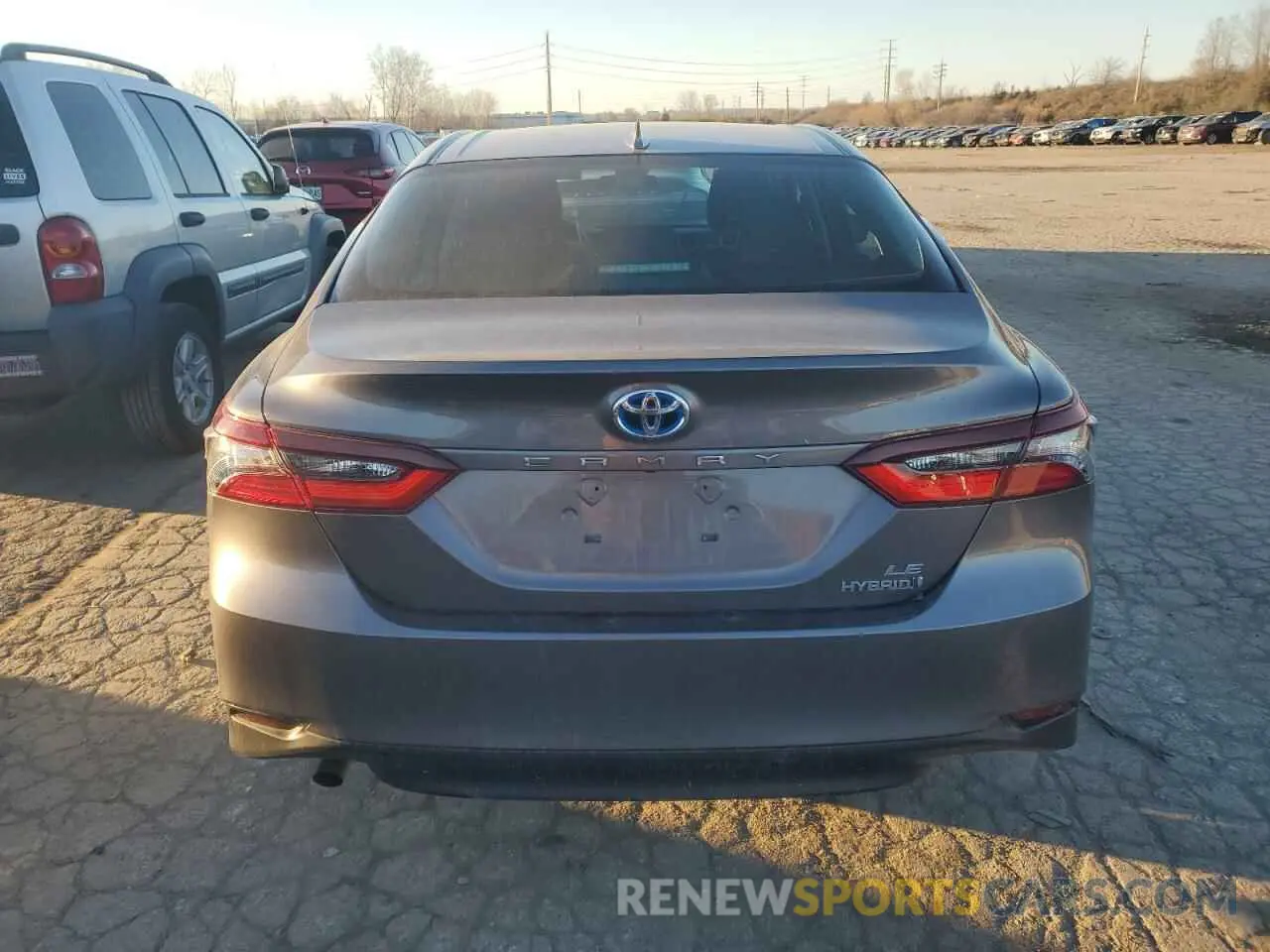 6 Photograph of a damaged car 4T1C31AKXNU595283 TOYOTA CAMRY 2022
