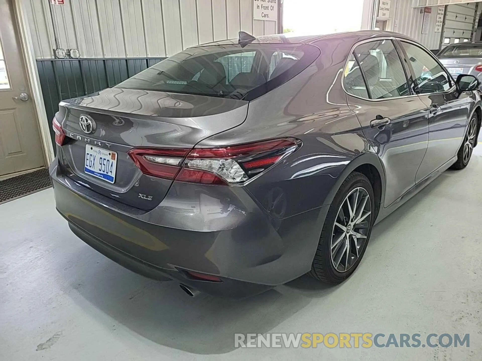 6 Фотография поврежденного автомобиля 4T1F11AK3NU021823 TOYOTA CAMRY 2022
