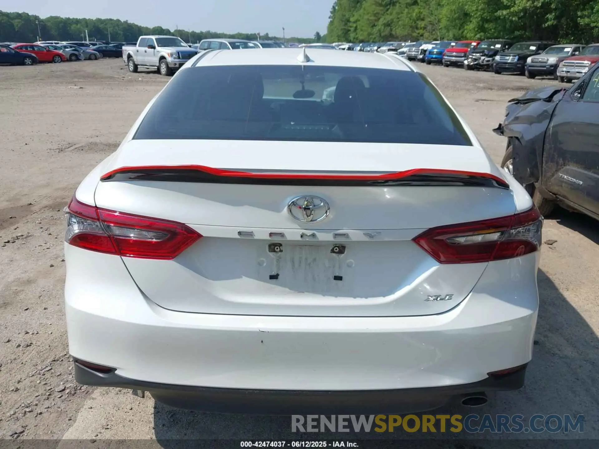 16 Photograph of a damaged car 4T1F11AK7NU702535 TOYOTA CAMRY 2022