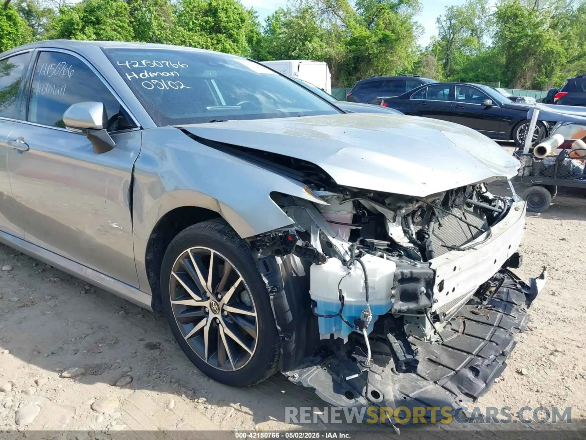 19 Photograph of a damaged car 4T1F11AK9NU020501 TOYOTA CAMRY 2022